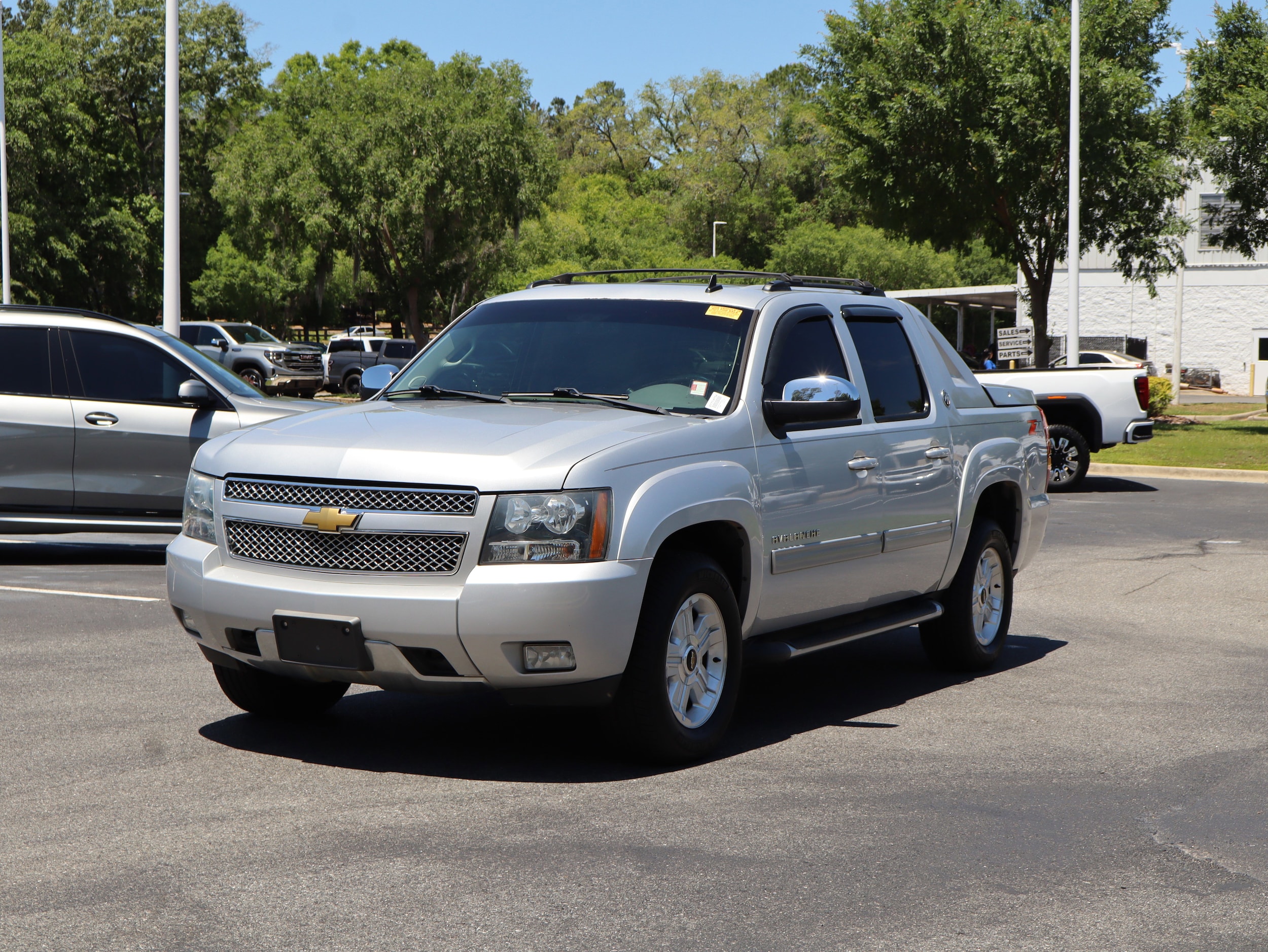 2013 Chevrolet Avalanche LT photo 4
