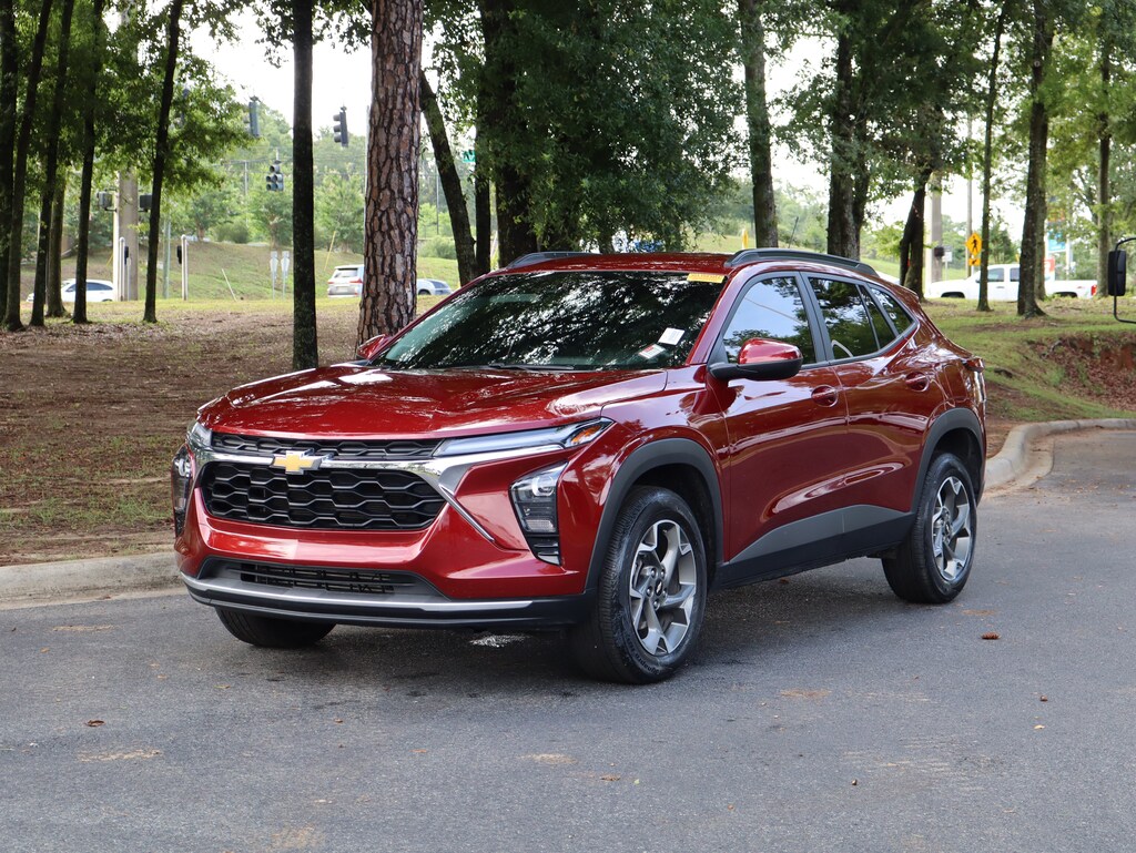 Used 2025 Chevrolet Trax LT SUV