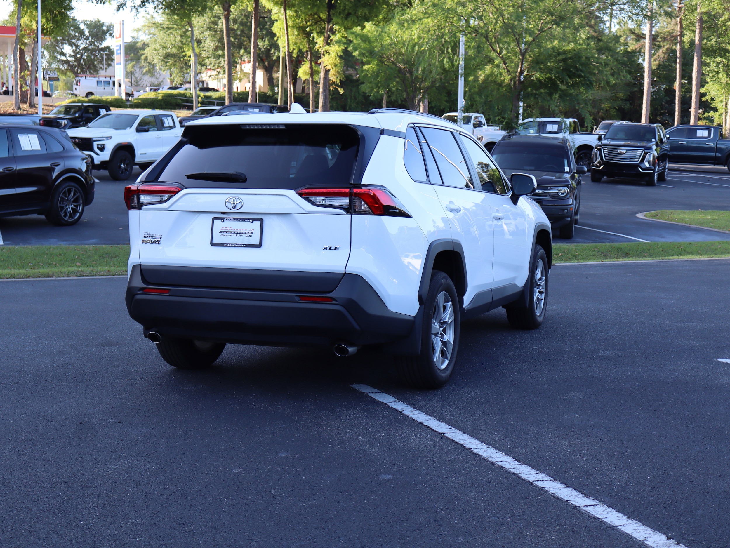 2024 Toyota RAV4 XLE photo 3