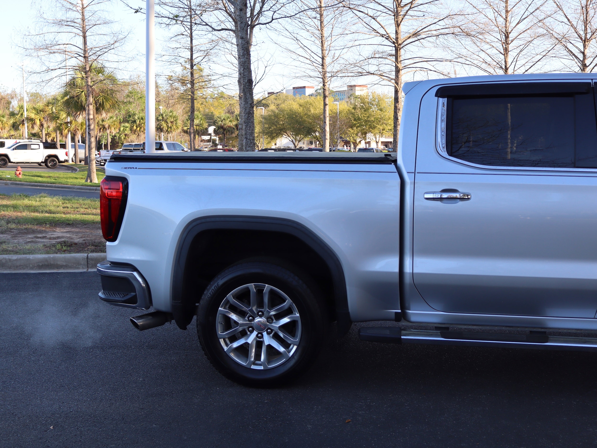 2019 GMC Sierra 1500 SLT photo 4