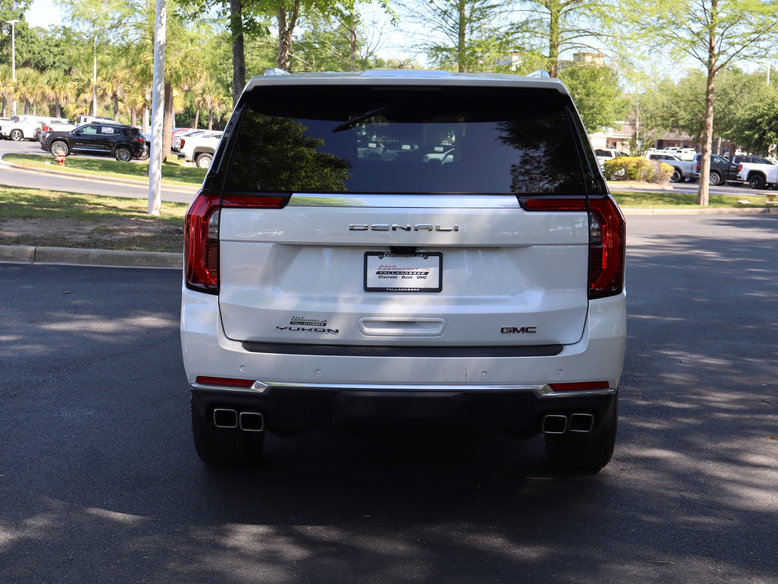 2025 GMC Yukon Denali photo 6