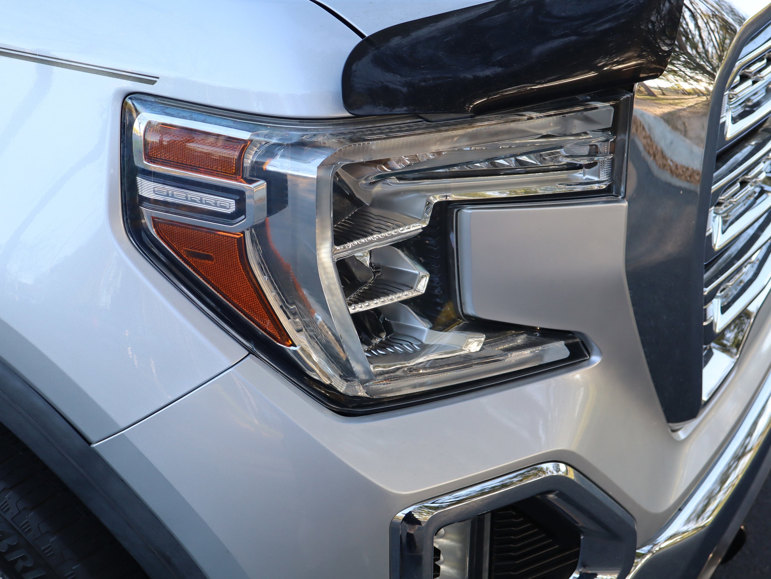 2019 GMC Sierra 1500 SLT photo 3