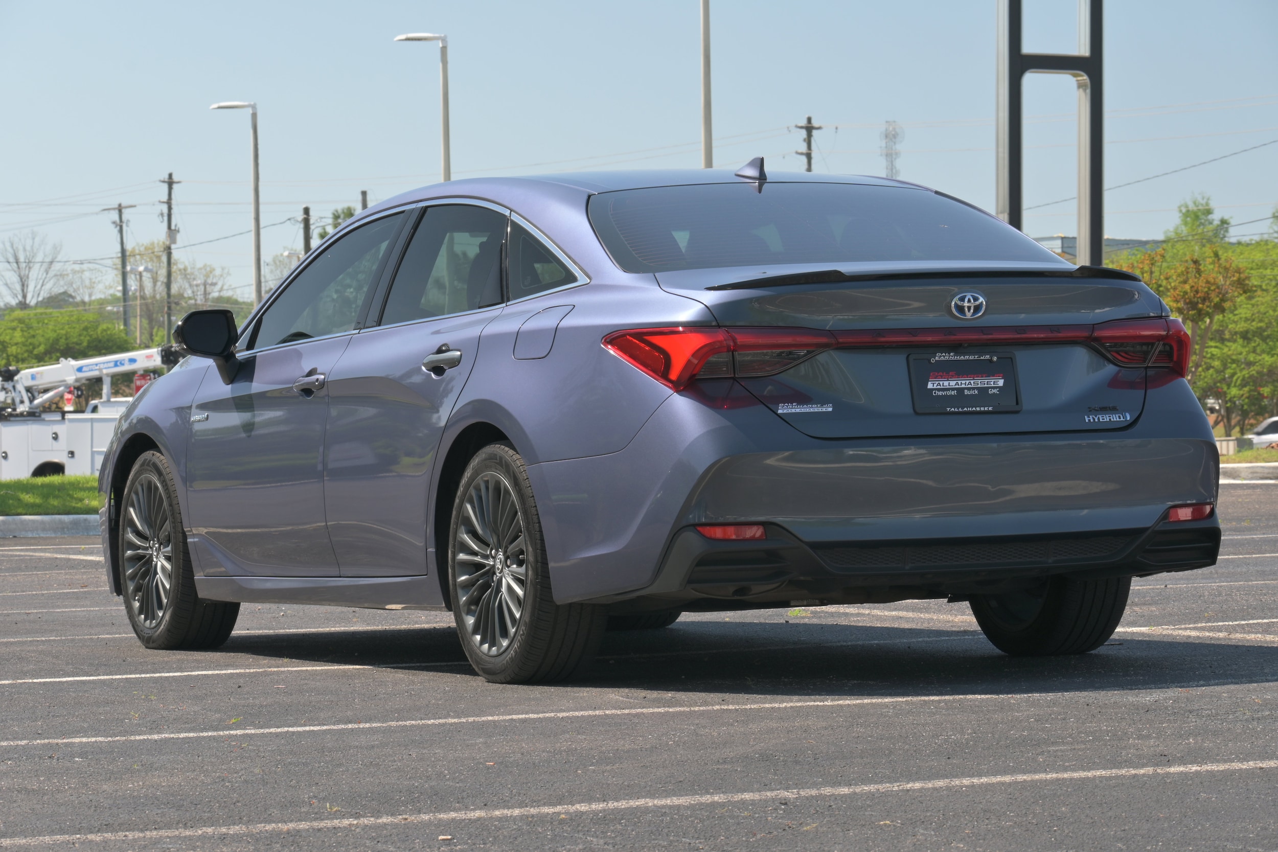 2021 Toyota Avalon Hybrid XSE photo 2