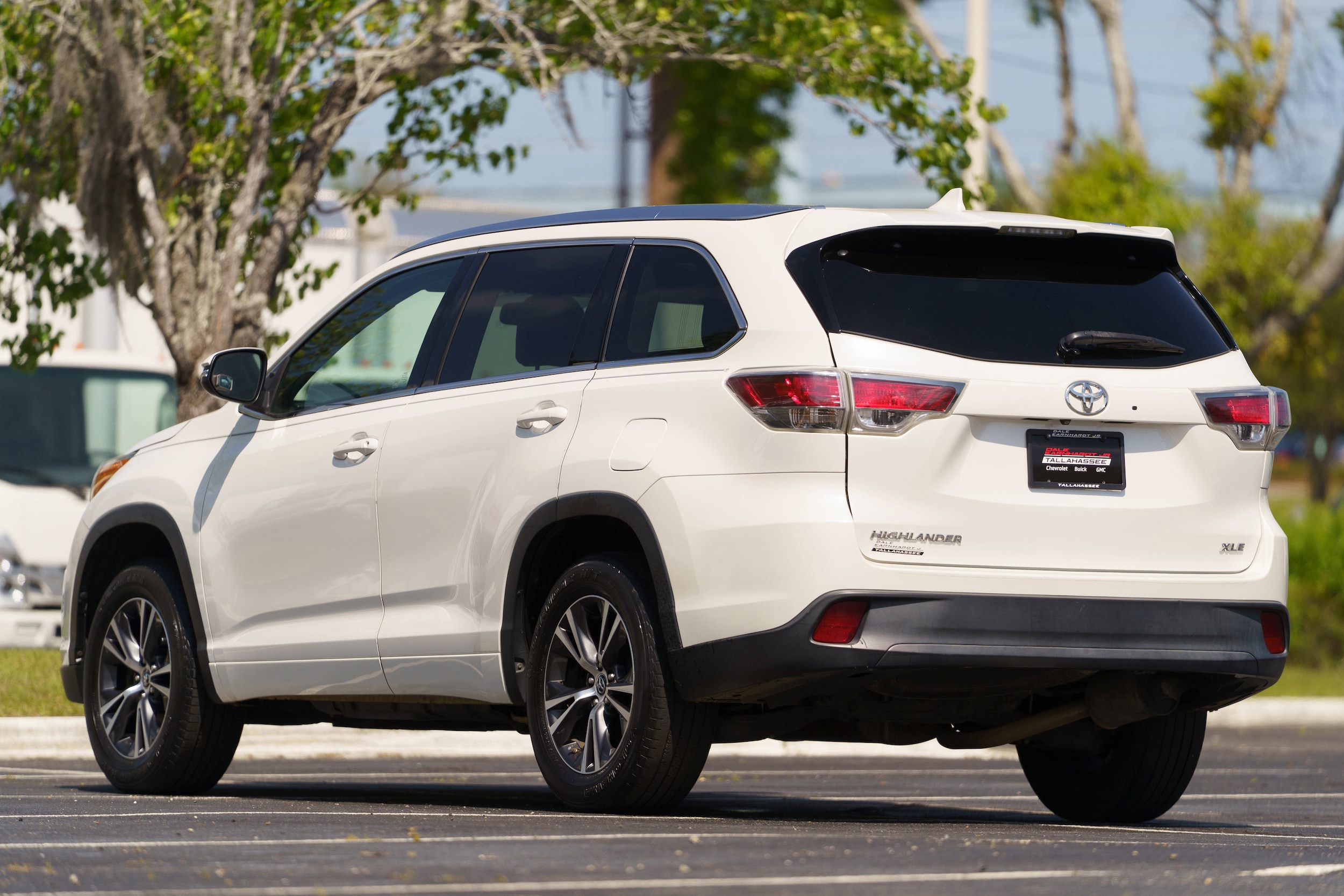 2016 Toyota Highlander XLE photo 2