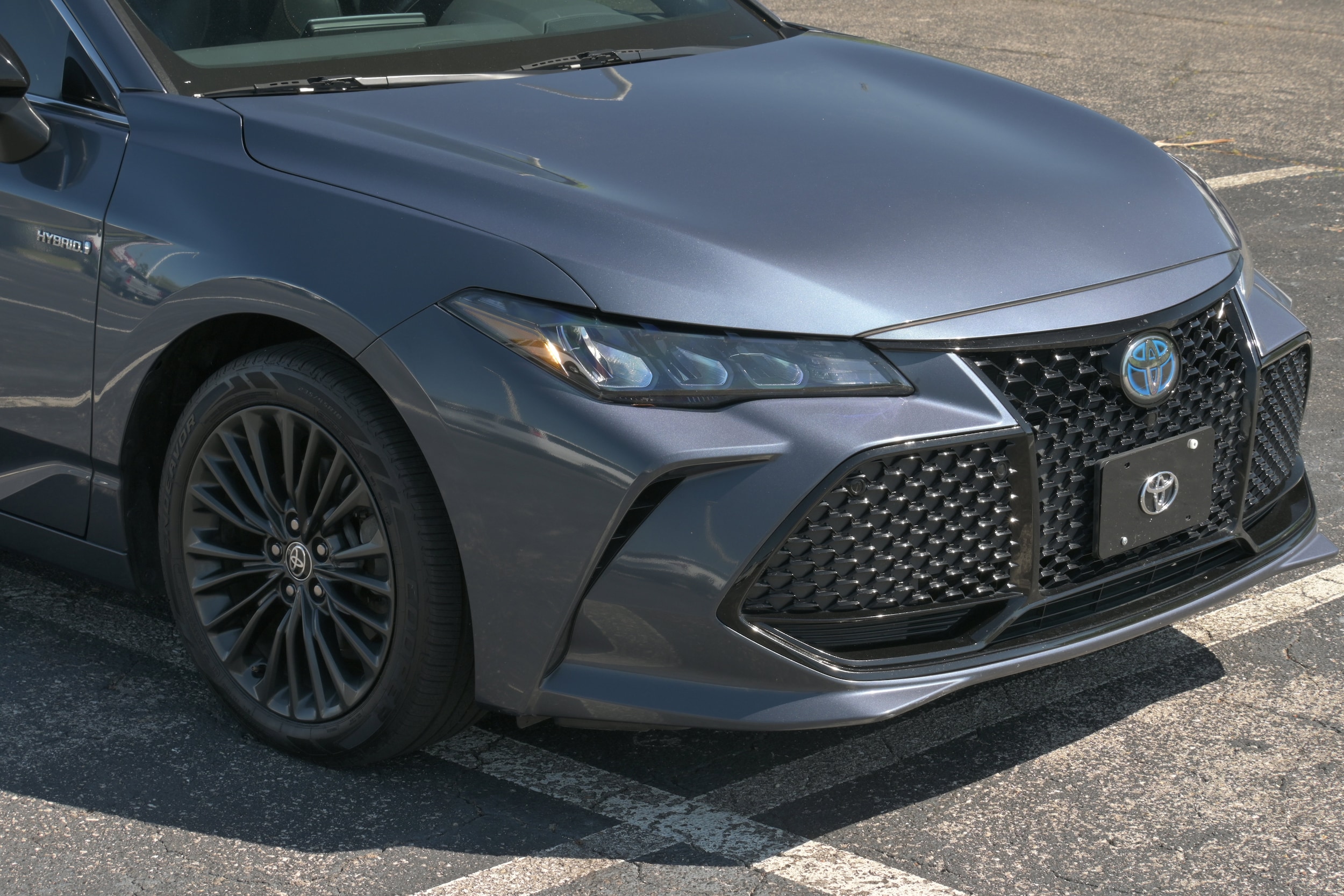 2021 Toyota Avalon Hybrid XSE photo 3