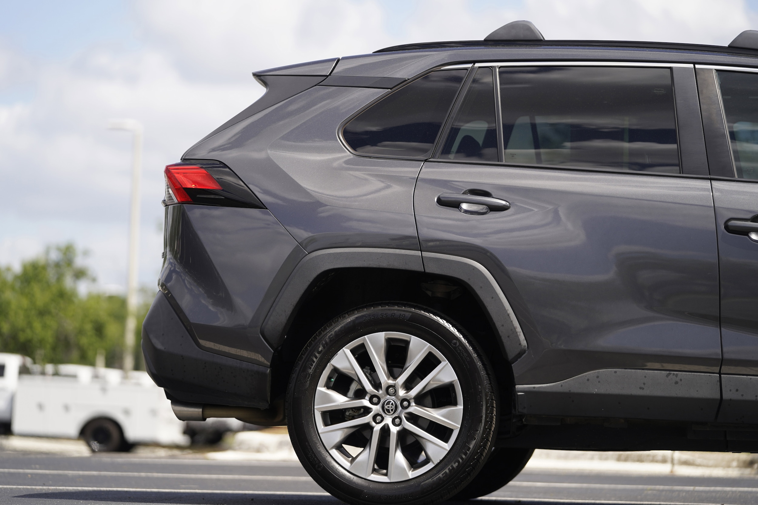2022 Toyota RAV4 XLE Premium photo 4