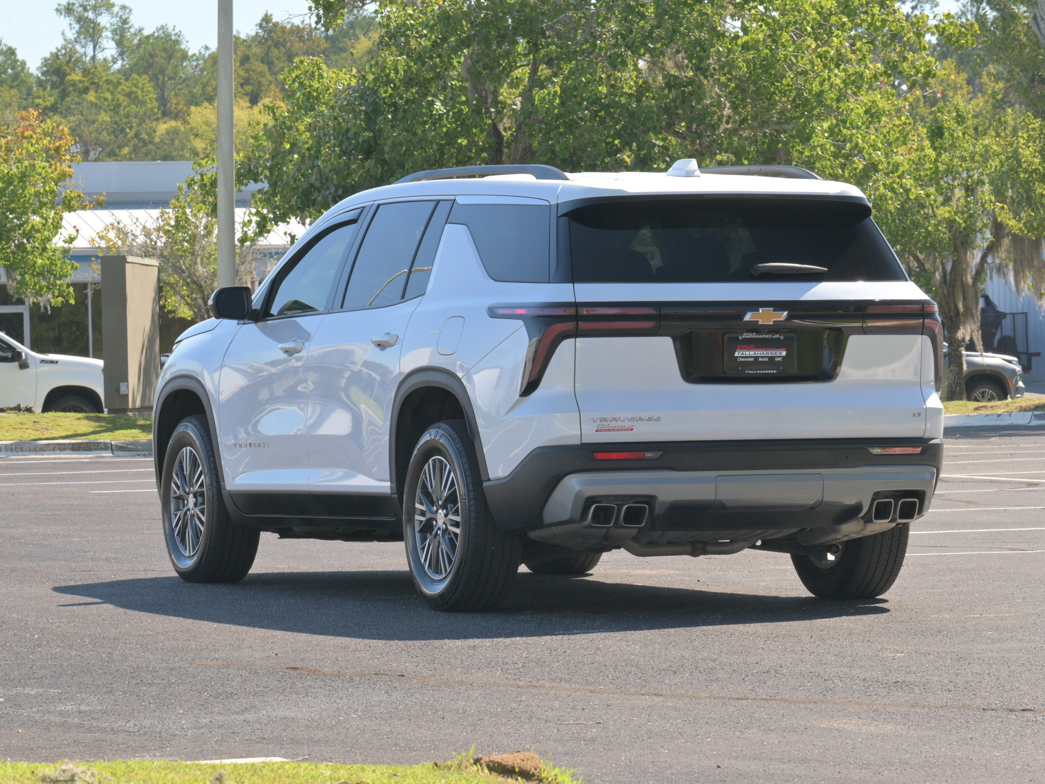 Used 2024 Chevrolet Traverse FWD LT SUV