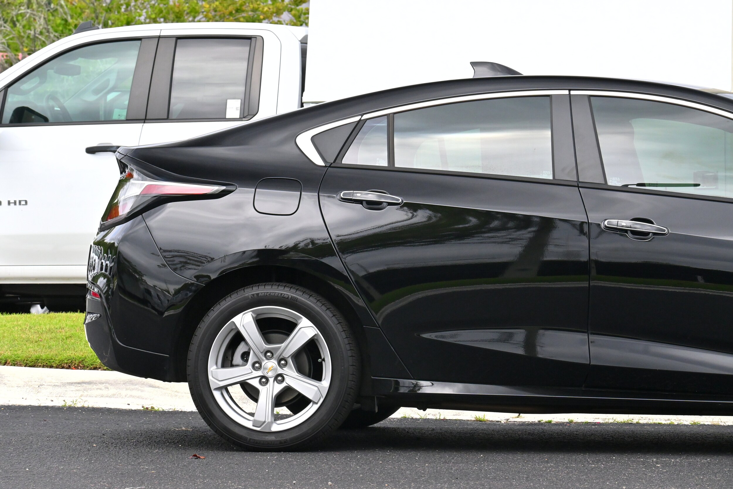 2018 Chevrolet Volt LT photo 3