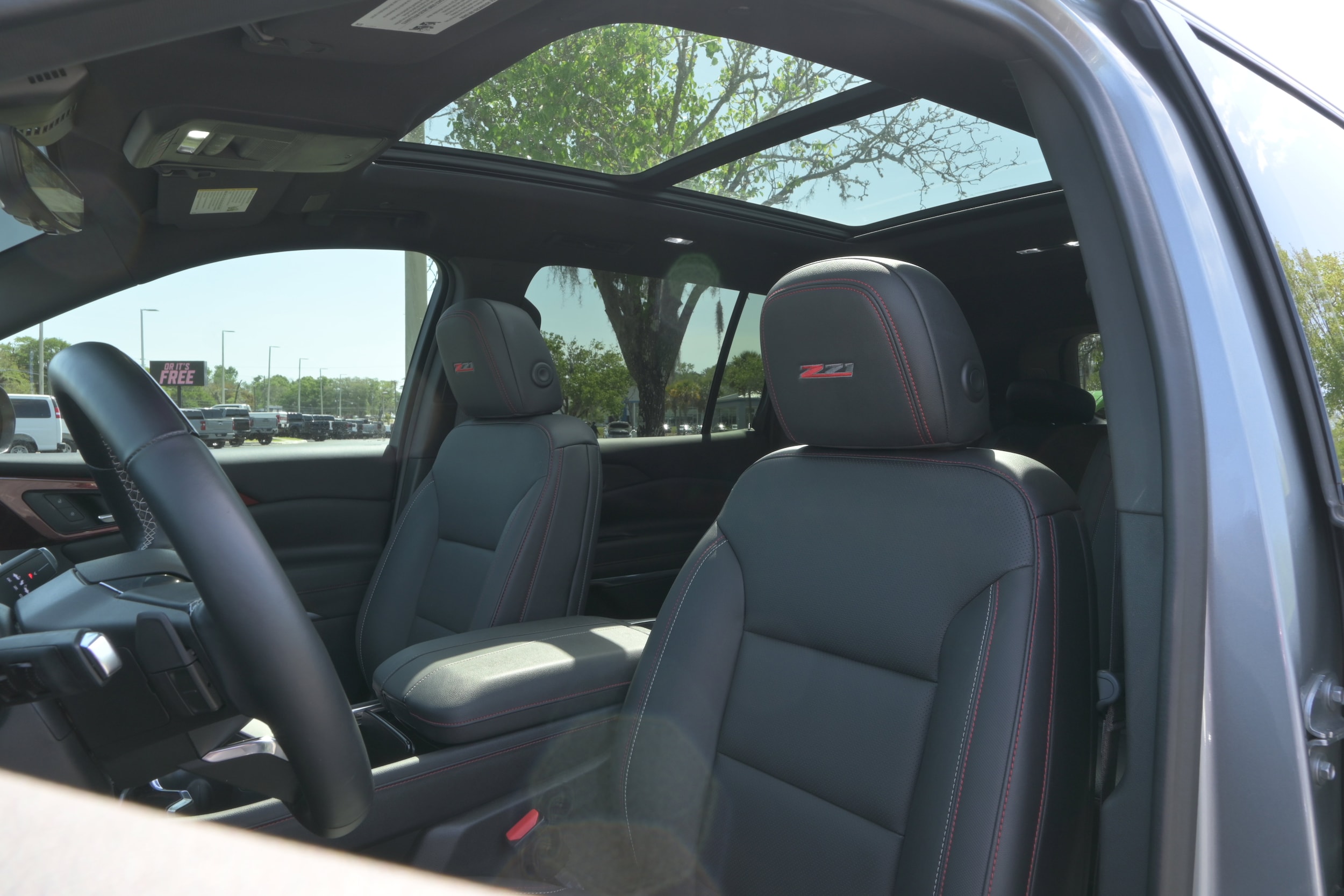 2024 Chevrolet Traverse AWD Z71 photo 3