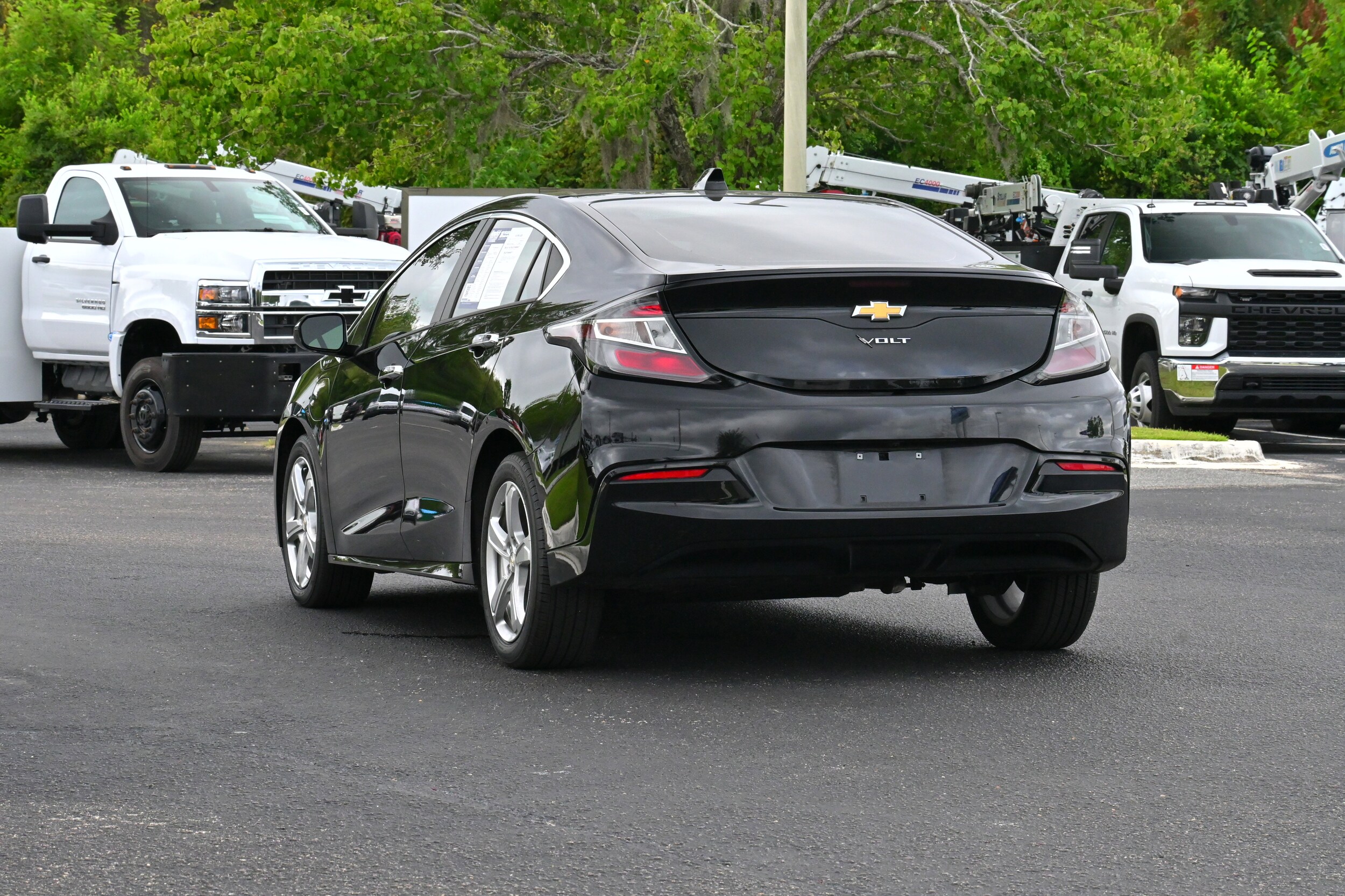 2018 Chevrolet Volt LT photo 2