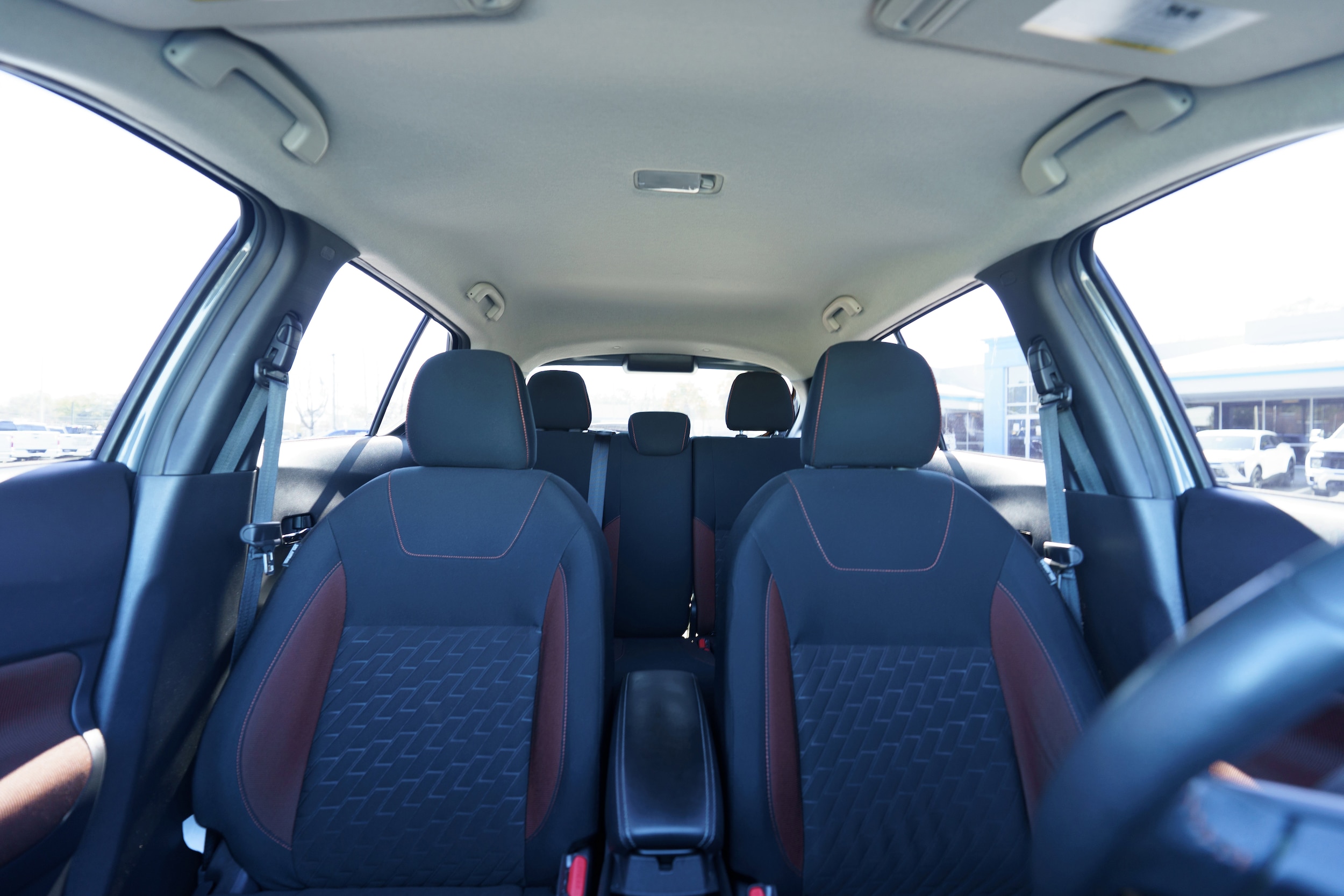 2023 Nissan Kicks SR photo 3