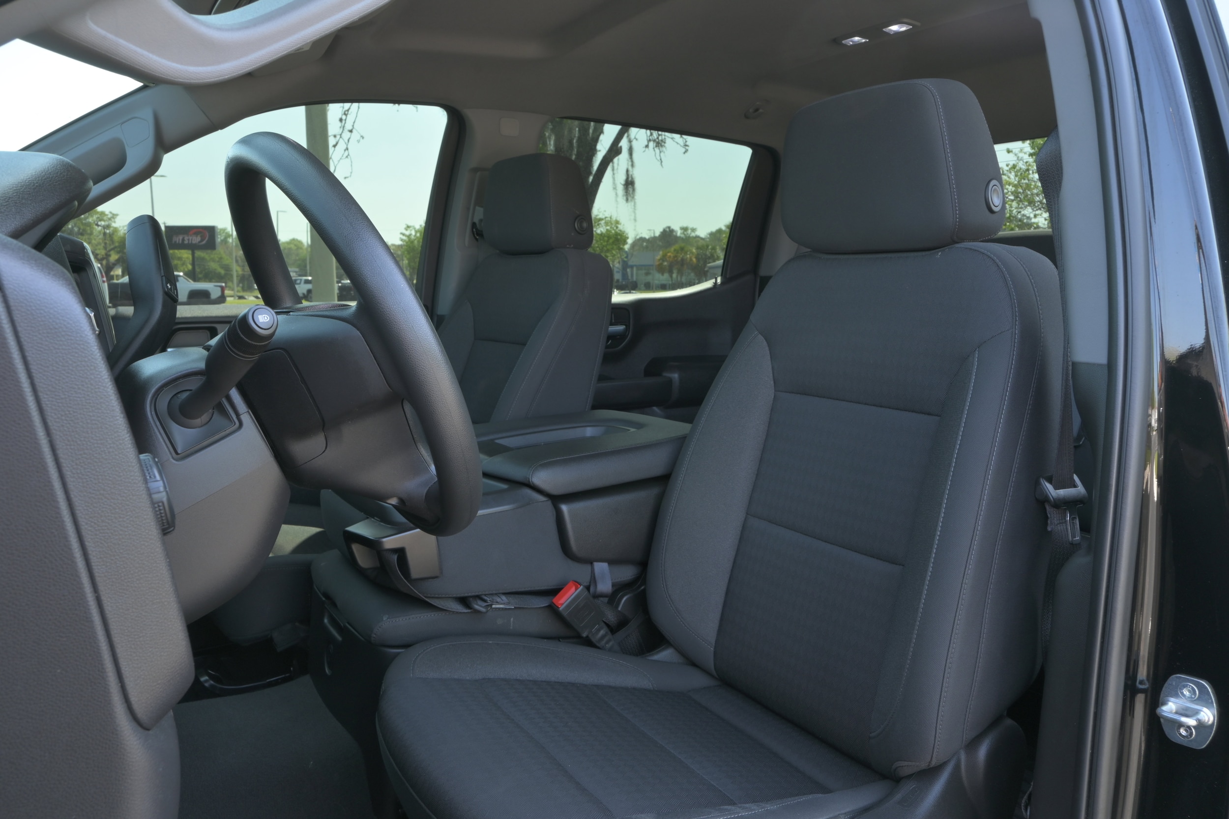 2023 Chevrolet Silverado 1500 Custom photo 3