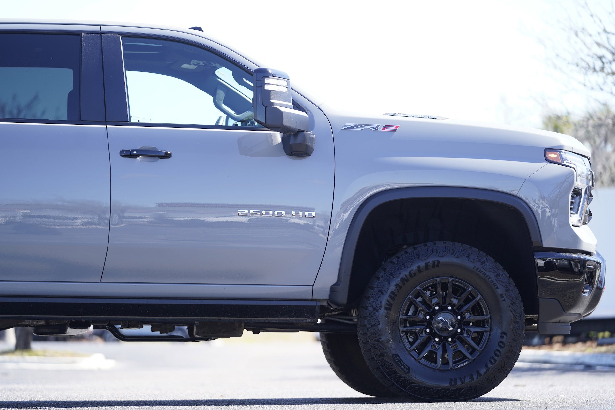 2025 Chevrolet Silverado 2500HD ZR2 photo 4