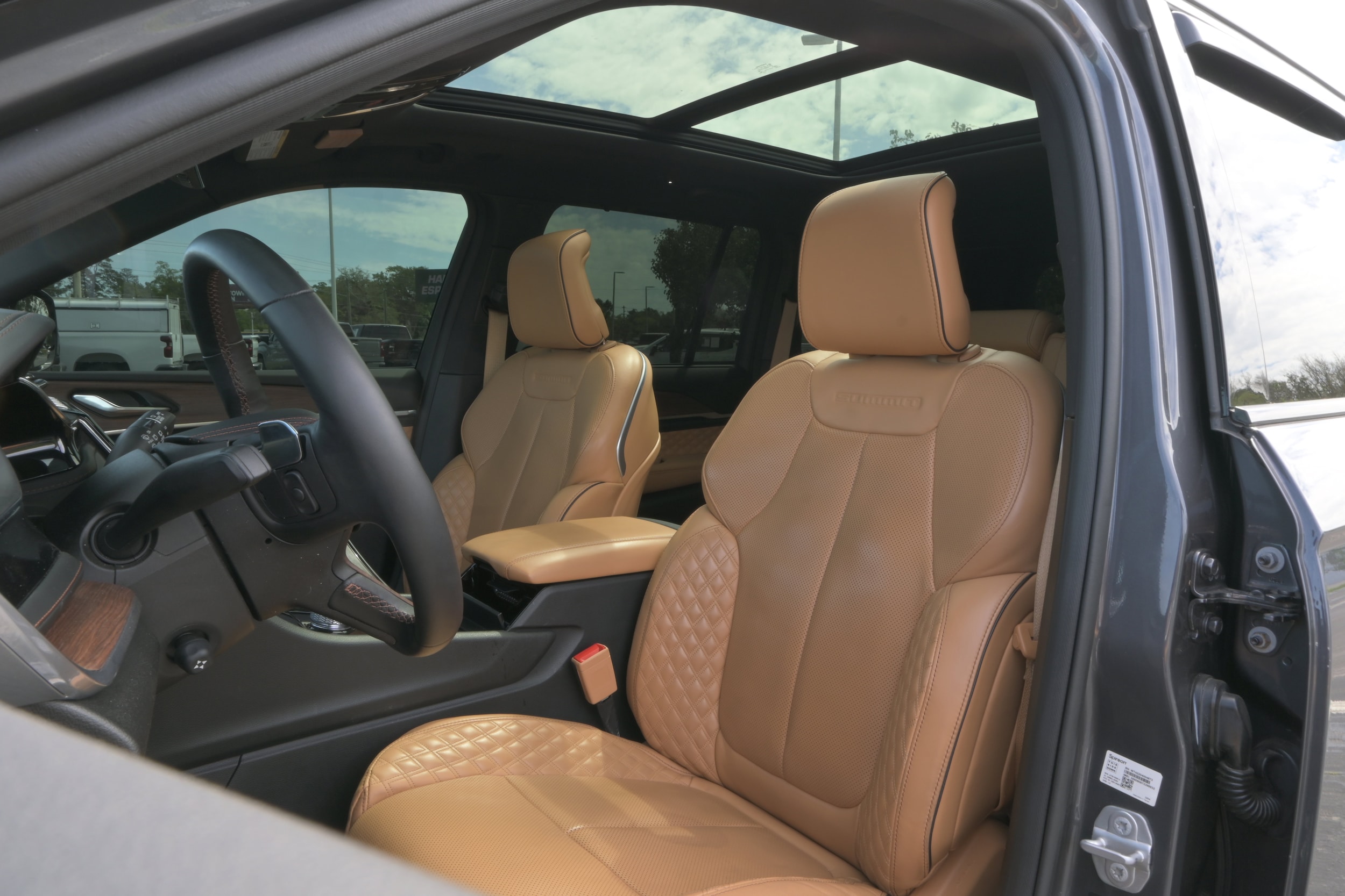 2023 Jeep Grand Cherokee Summit photo 3