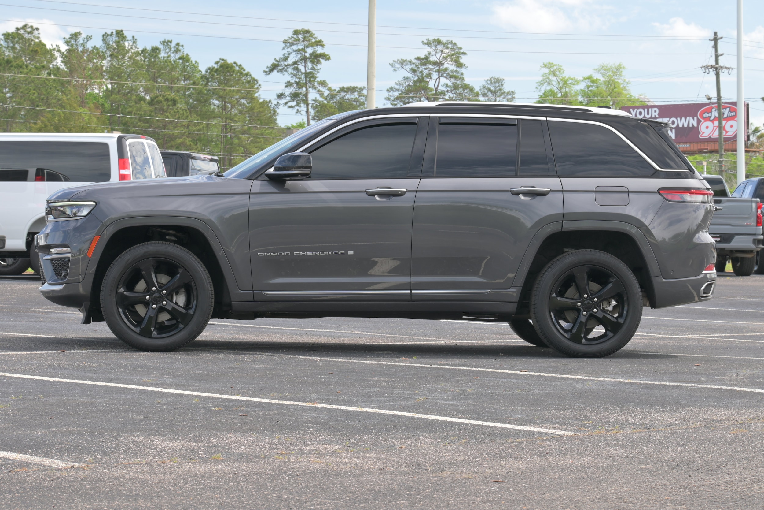 2023 Jeep Grand Cherokee Summit photo 5