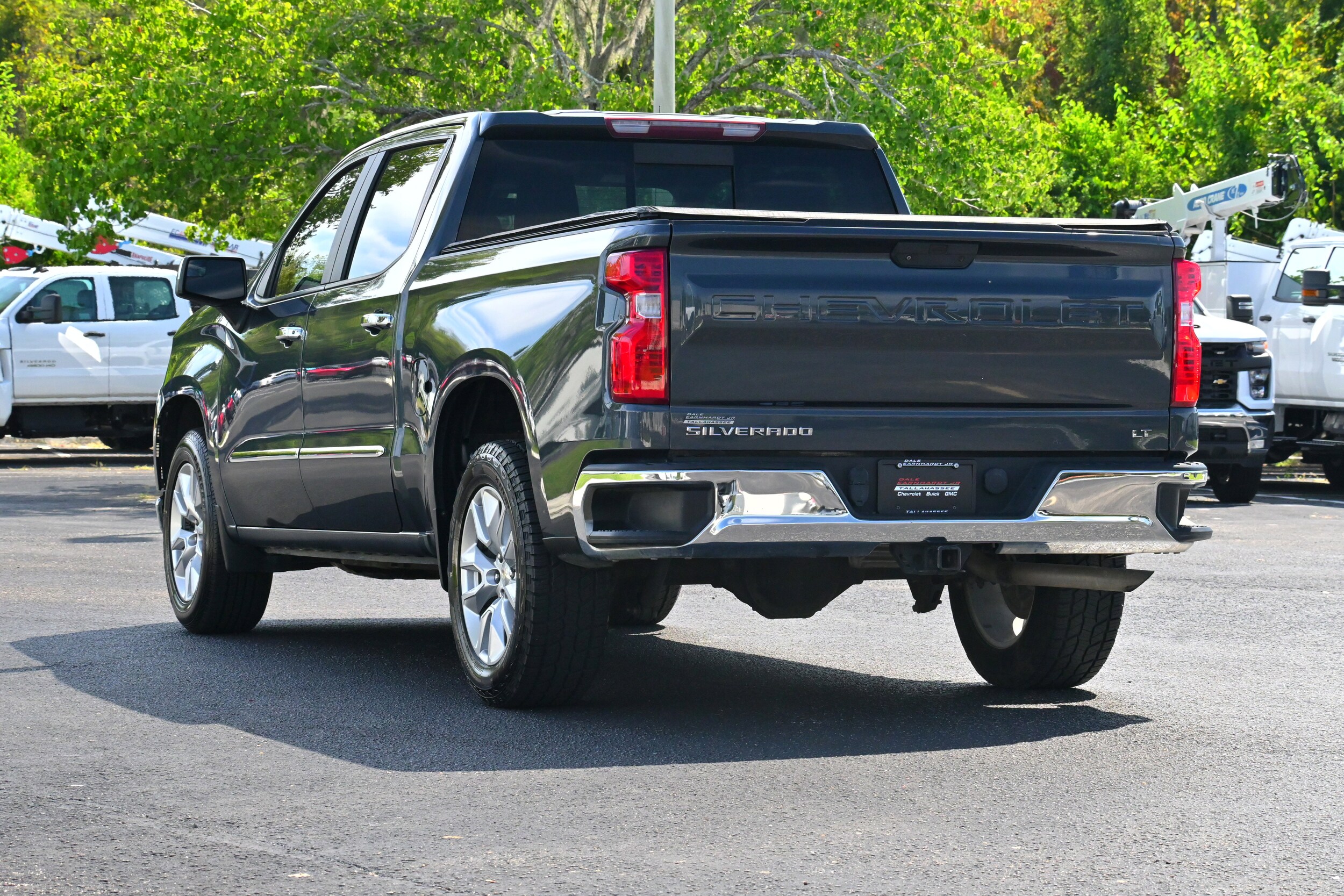 2020 Chevrolet Silverado 1500 LT photo 2
