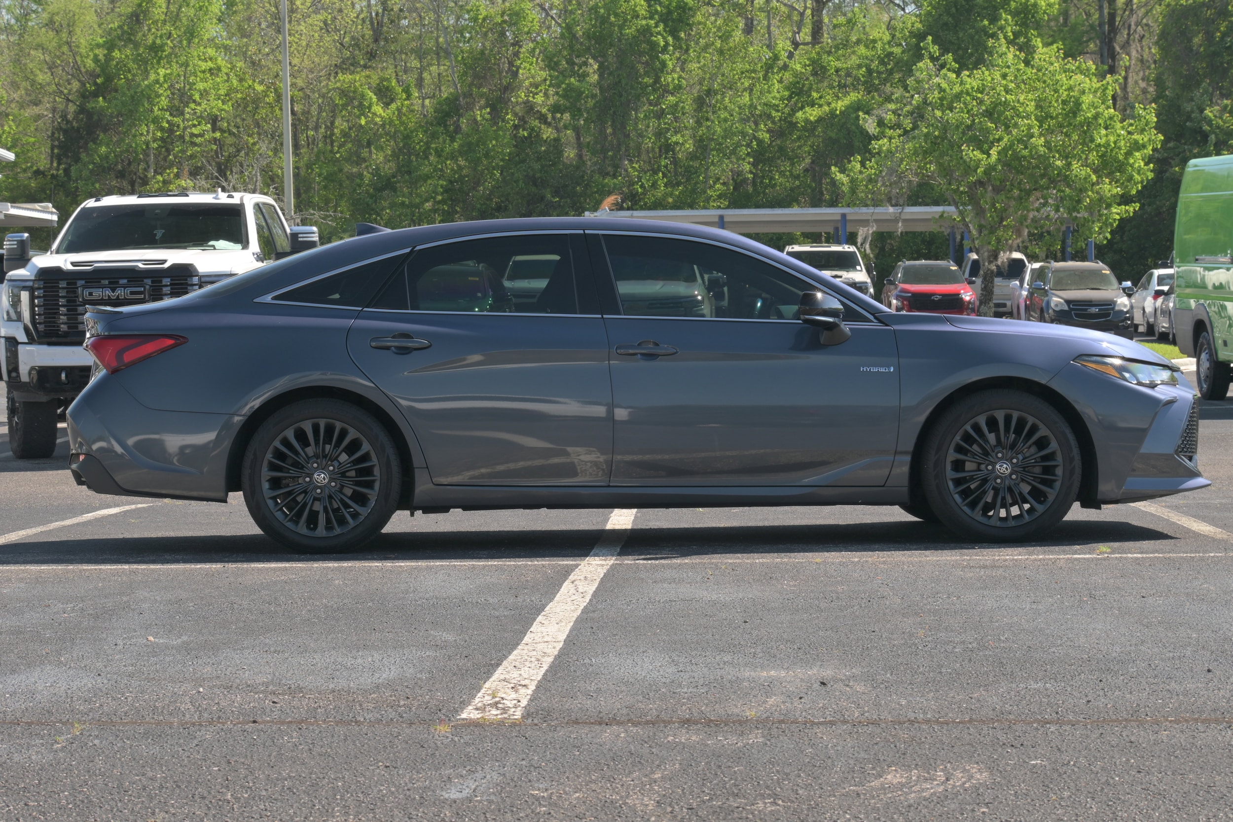 2021 Toyota Avalon Hybrid XSE photo 6