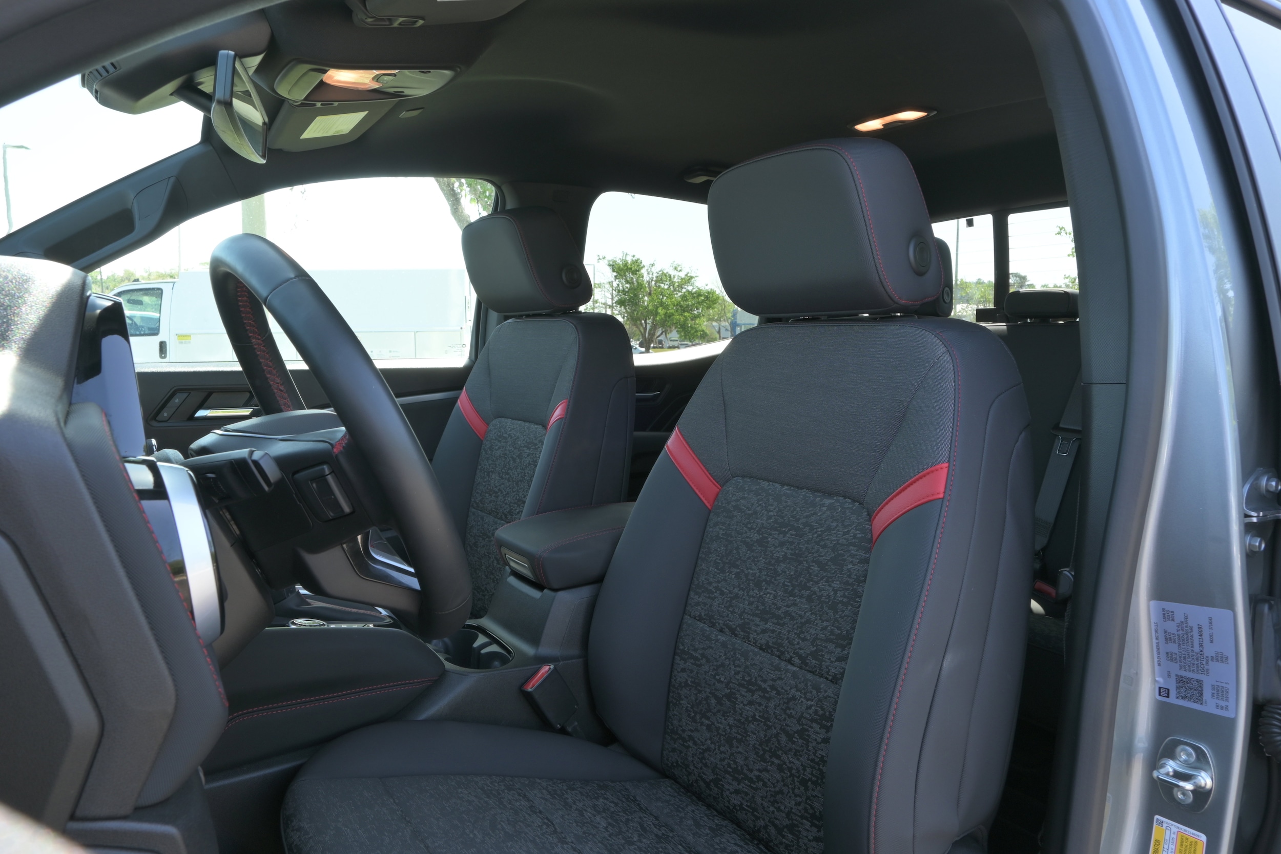 2024 Chevrolet Colorado 4WD Z71 photo 3