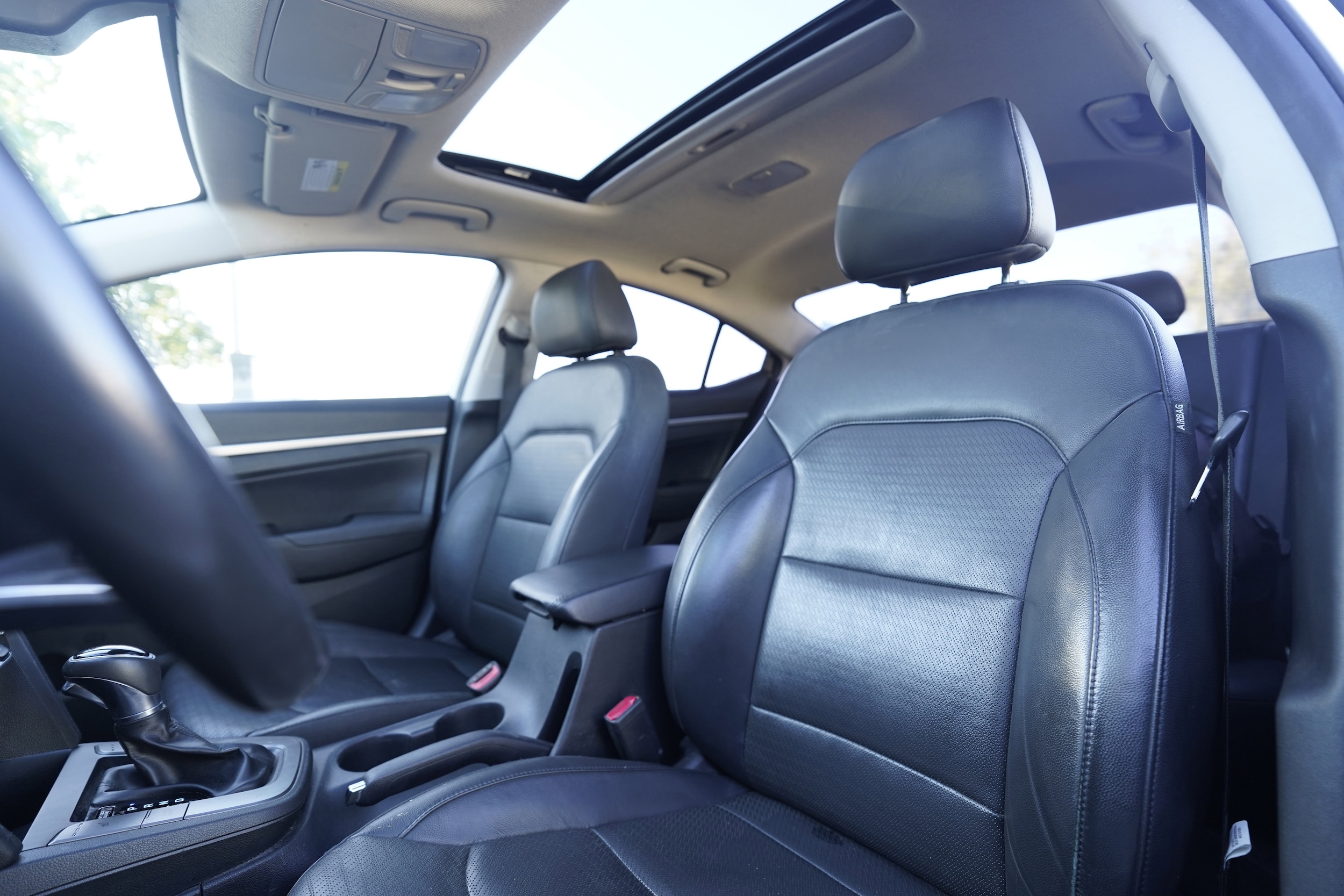 2020 Hyundai Elantra Limited photo 3