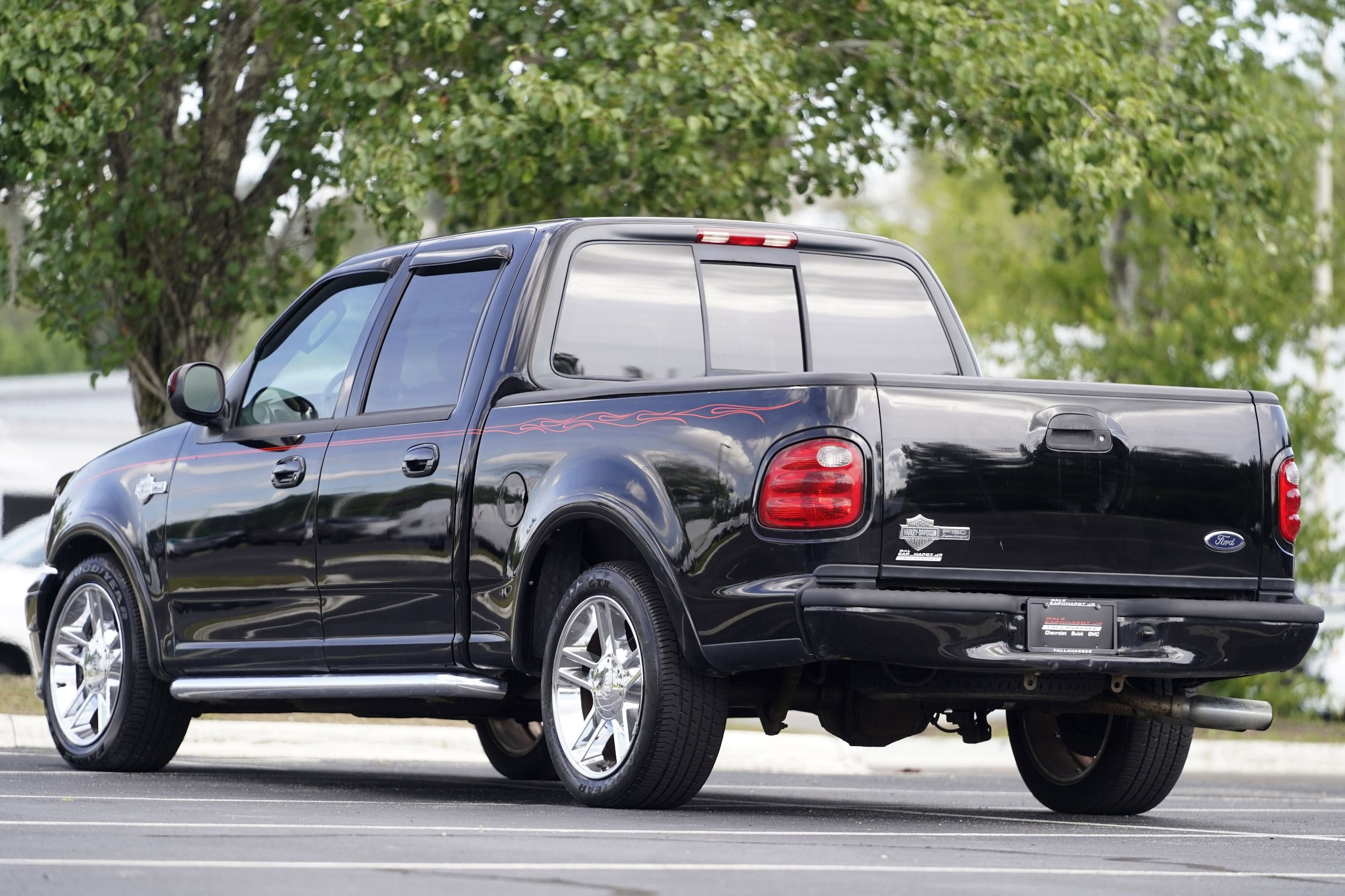 2002 Ford F-150 Harley Davidson photo 2