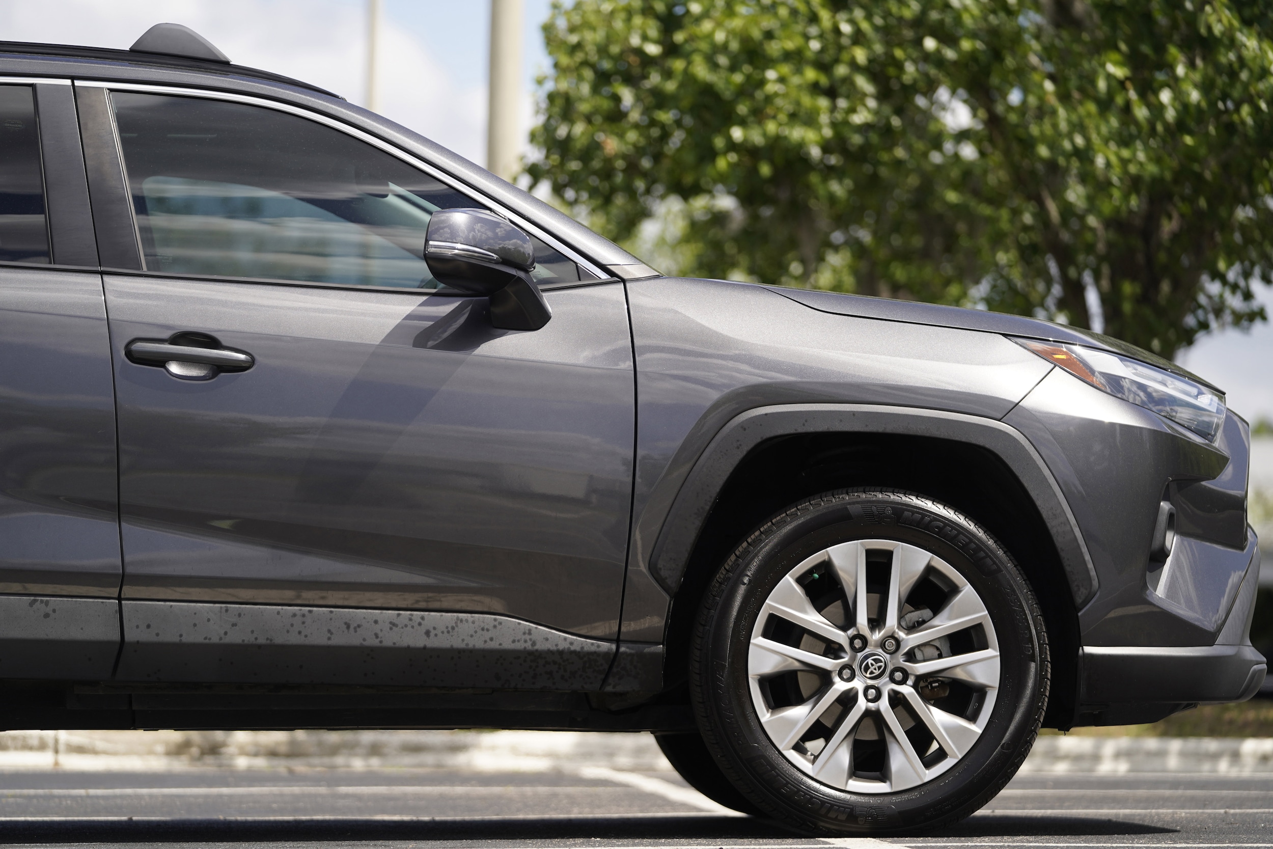 2022 Toyota RAV4 XLE Premium photo 5