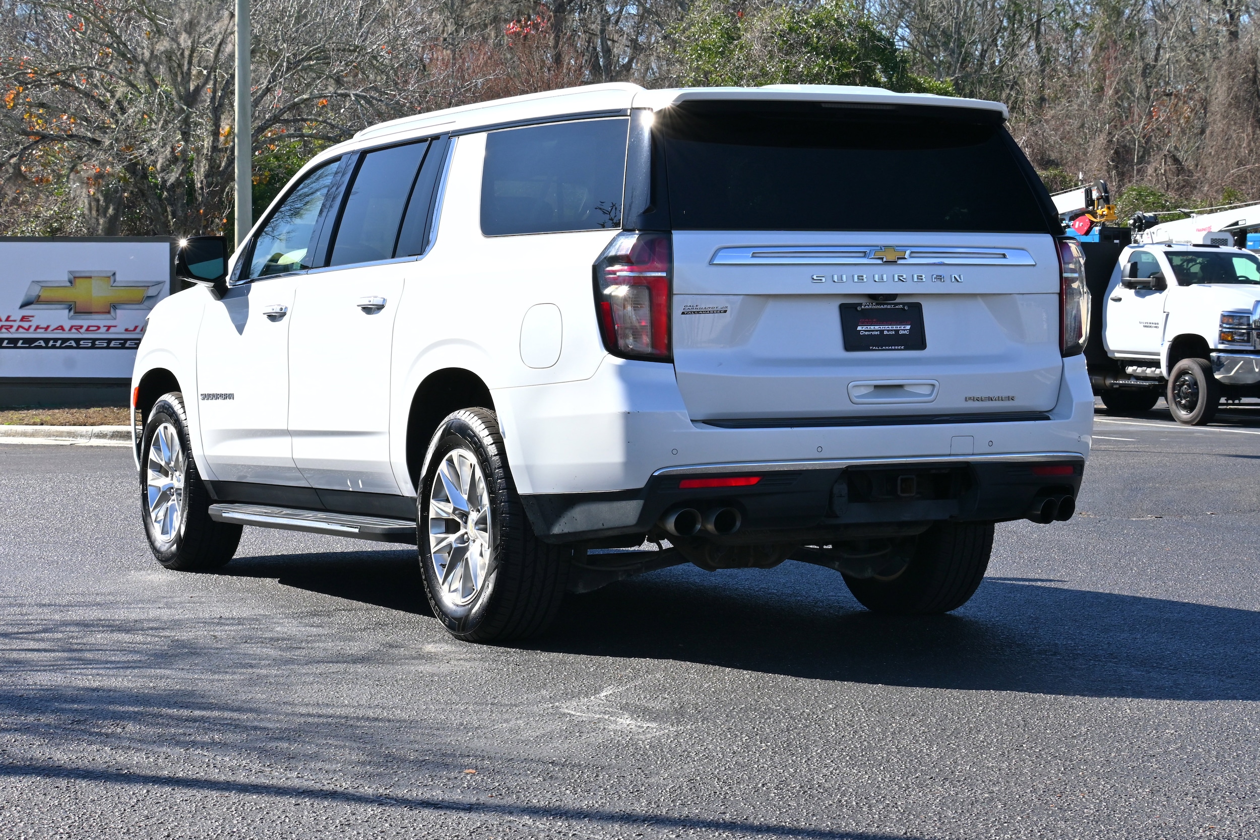 2021 Chevrolet Suburban Premier photo 2