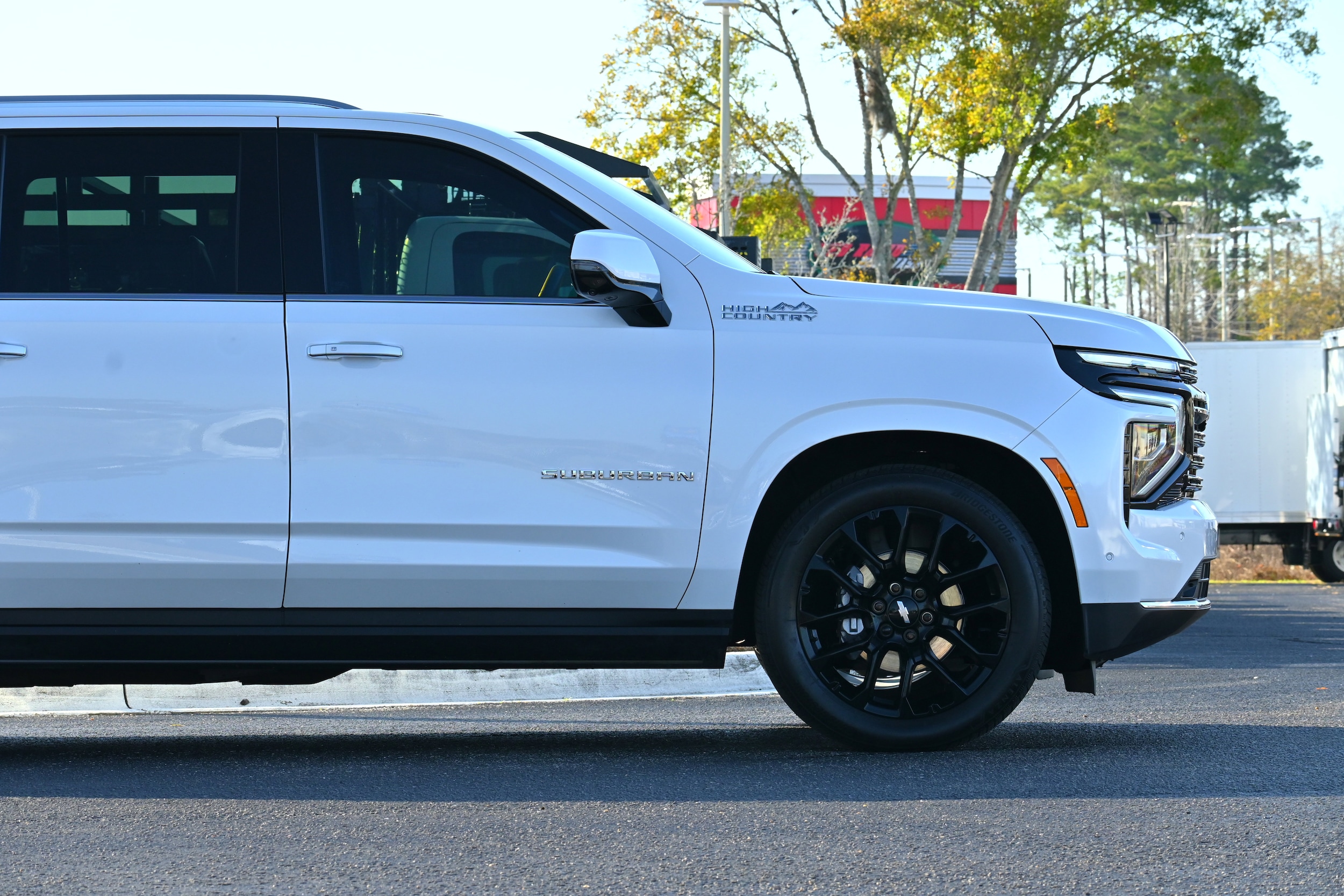 2025 Chevrolet Suburban High Country photo 4