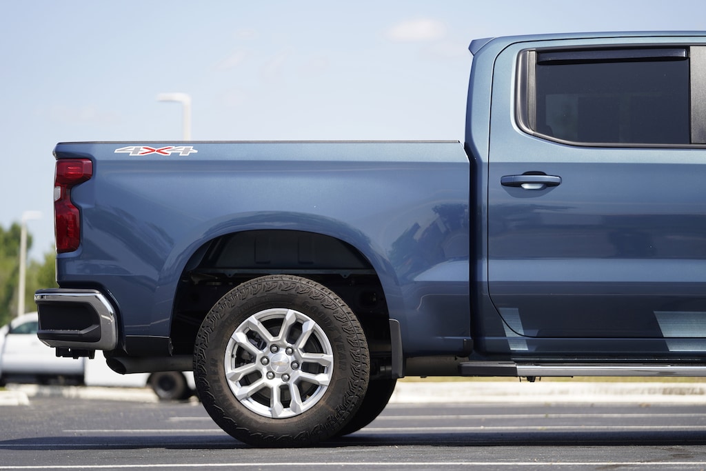 Used 2024 Chevrolet Silverado 1500 LT Pickup