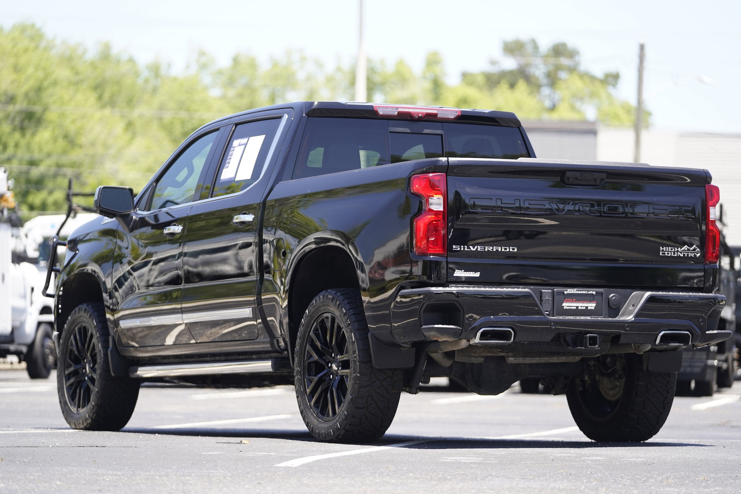 2024 Chevrolet Silverado 1500 High Country photo 2