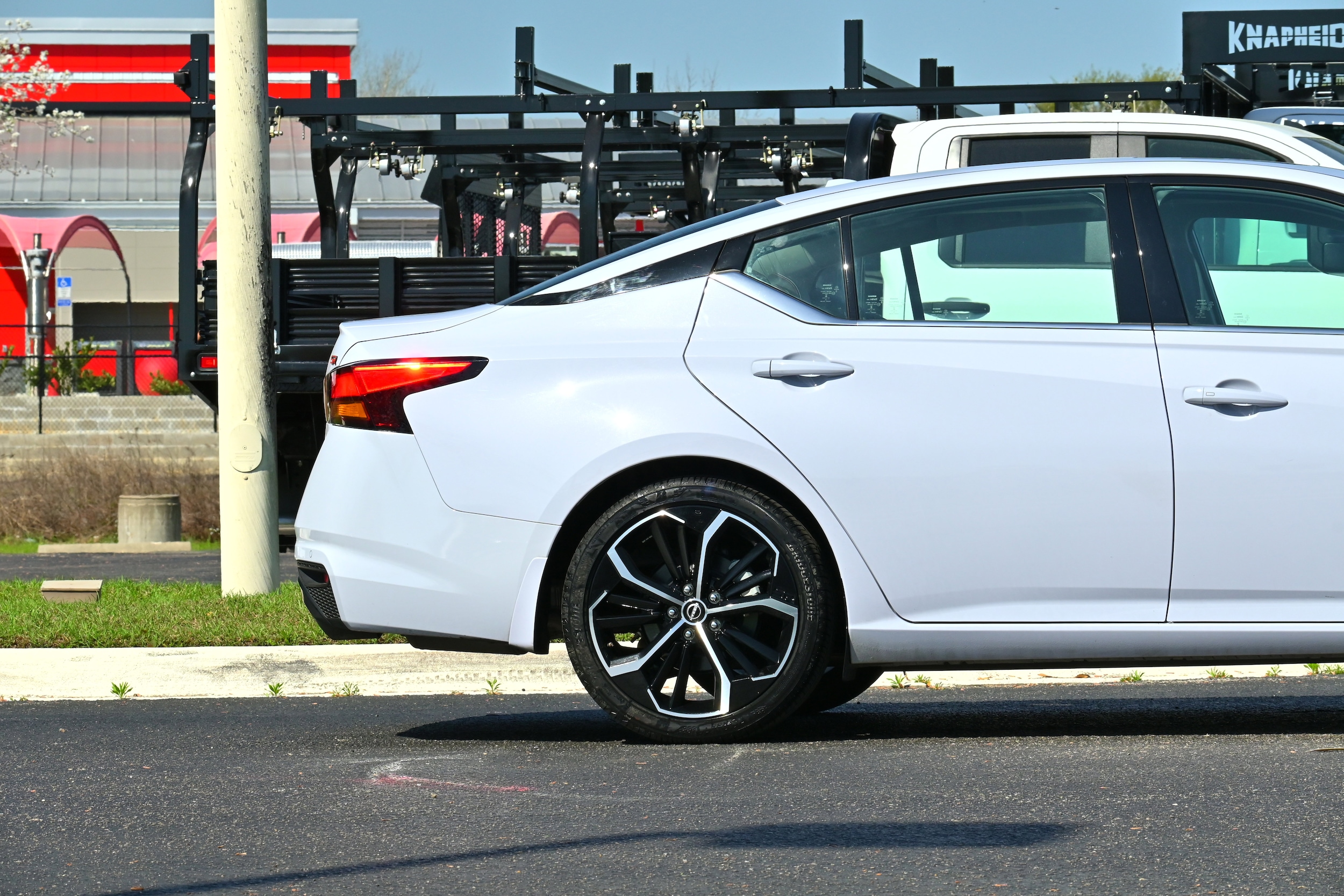 2025 Nissan Altima SR photo 4