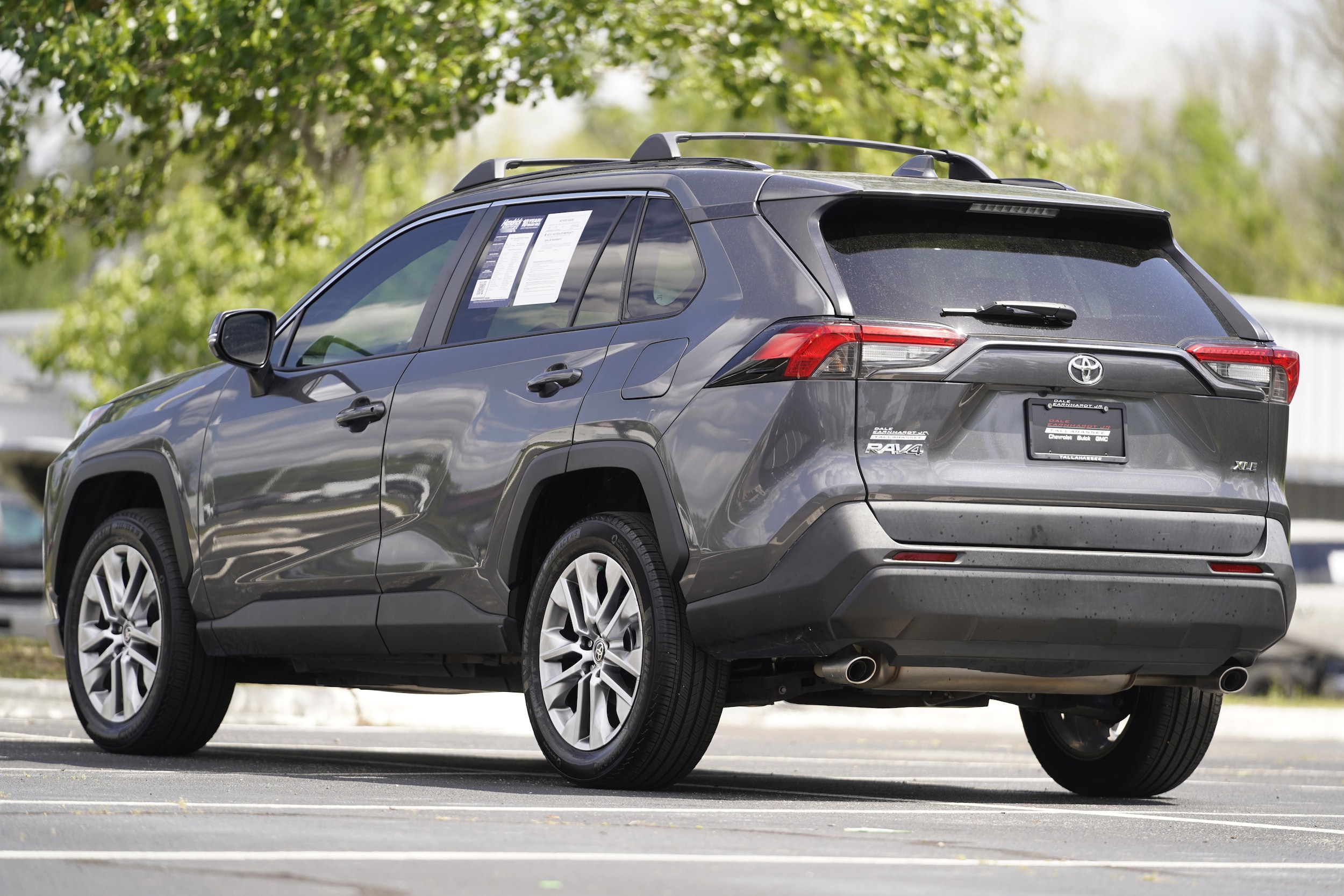 2022 Toyota RAV4 XLE Premium photo 2