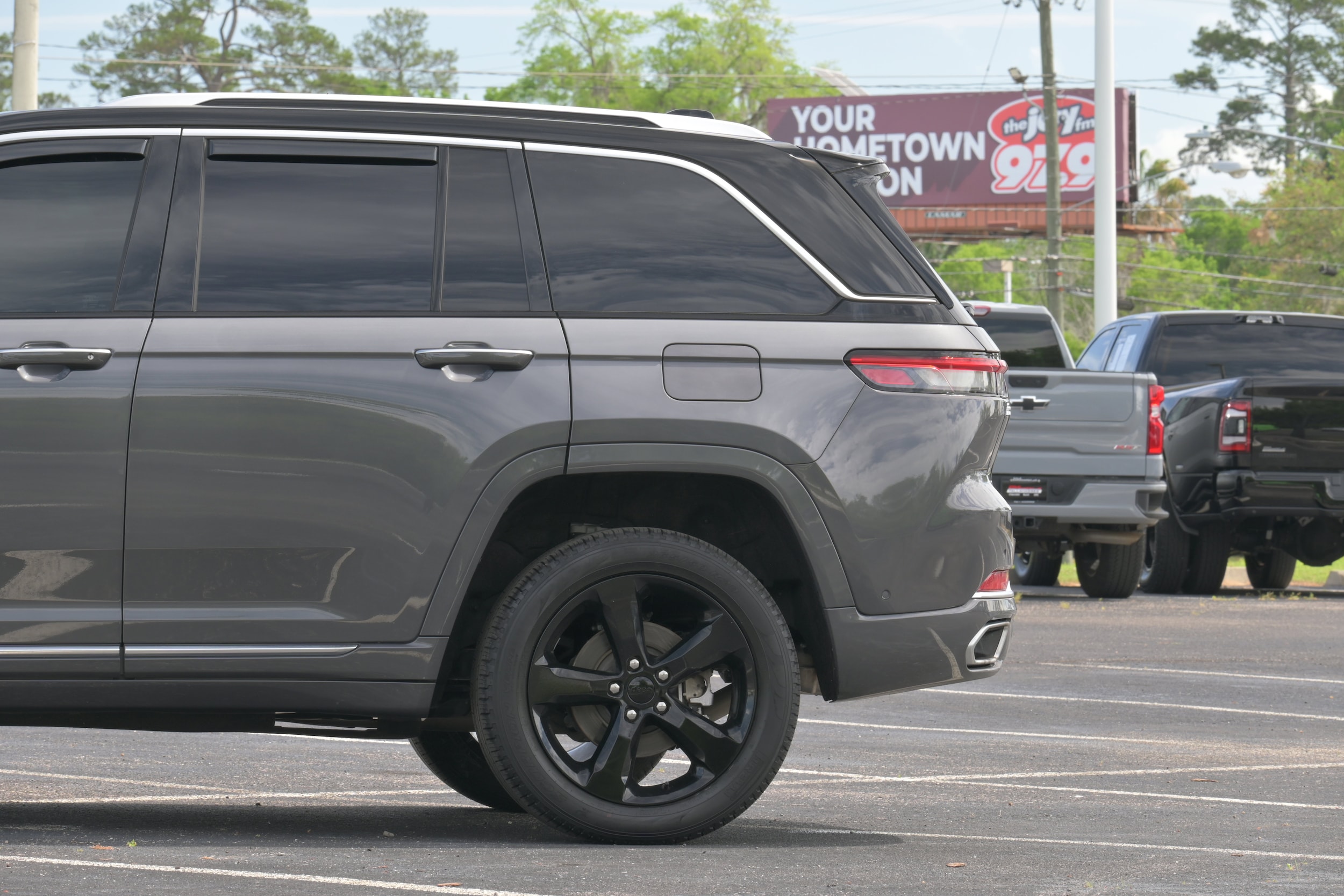 2023 Jeep Grand Cherokee Summit photo 4