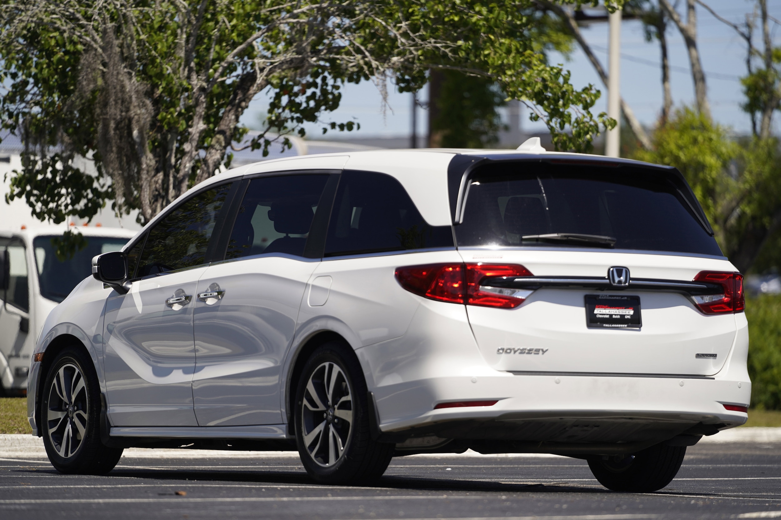 2024 Honda Odyssey Touring photo 2