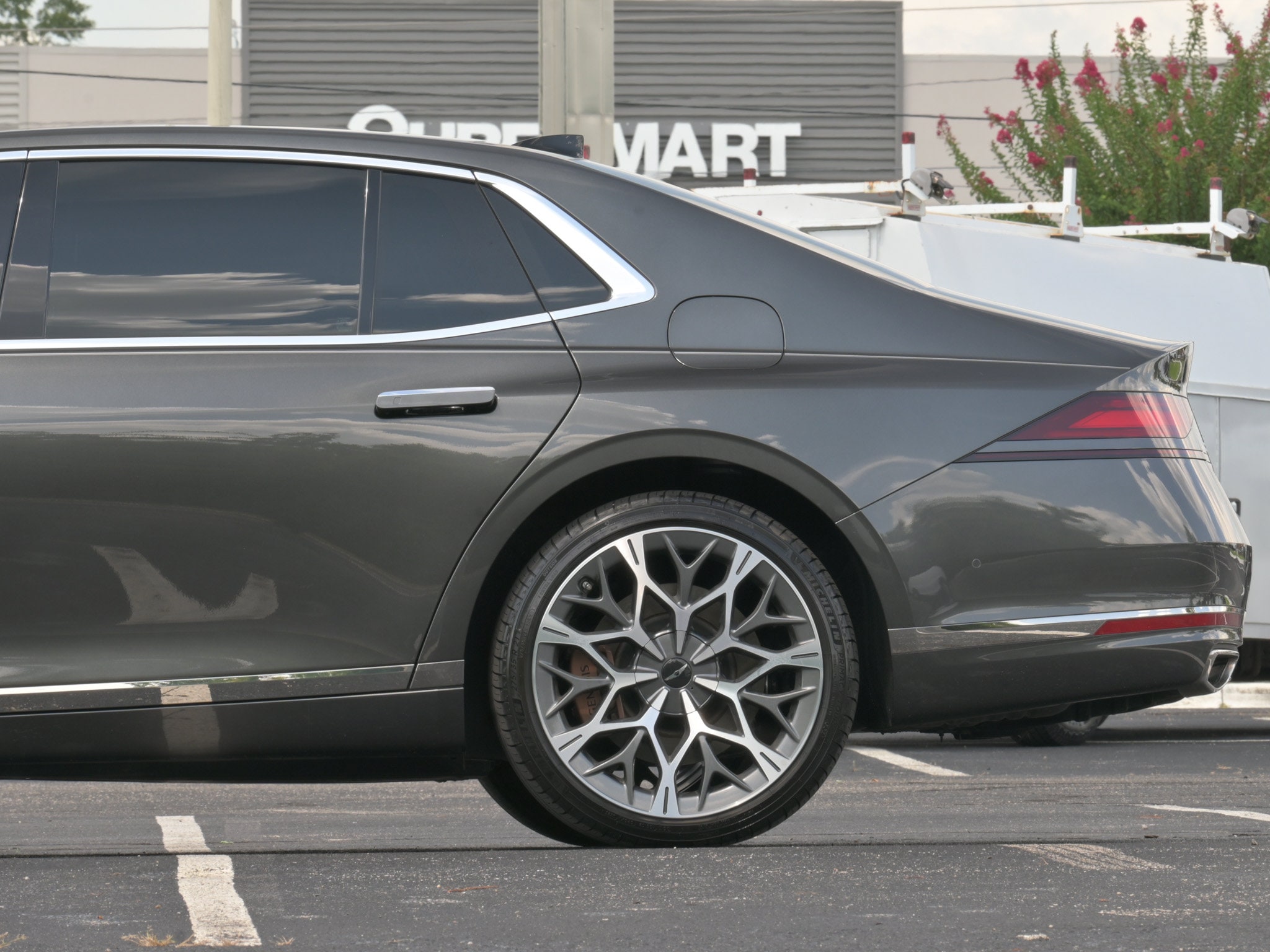 Genesis G90 E-SC