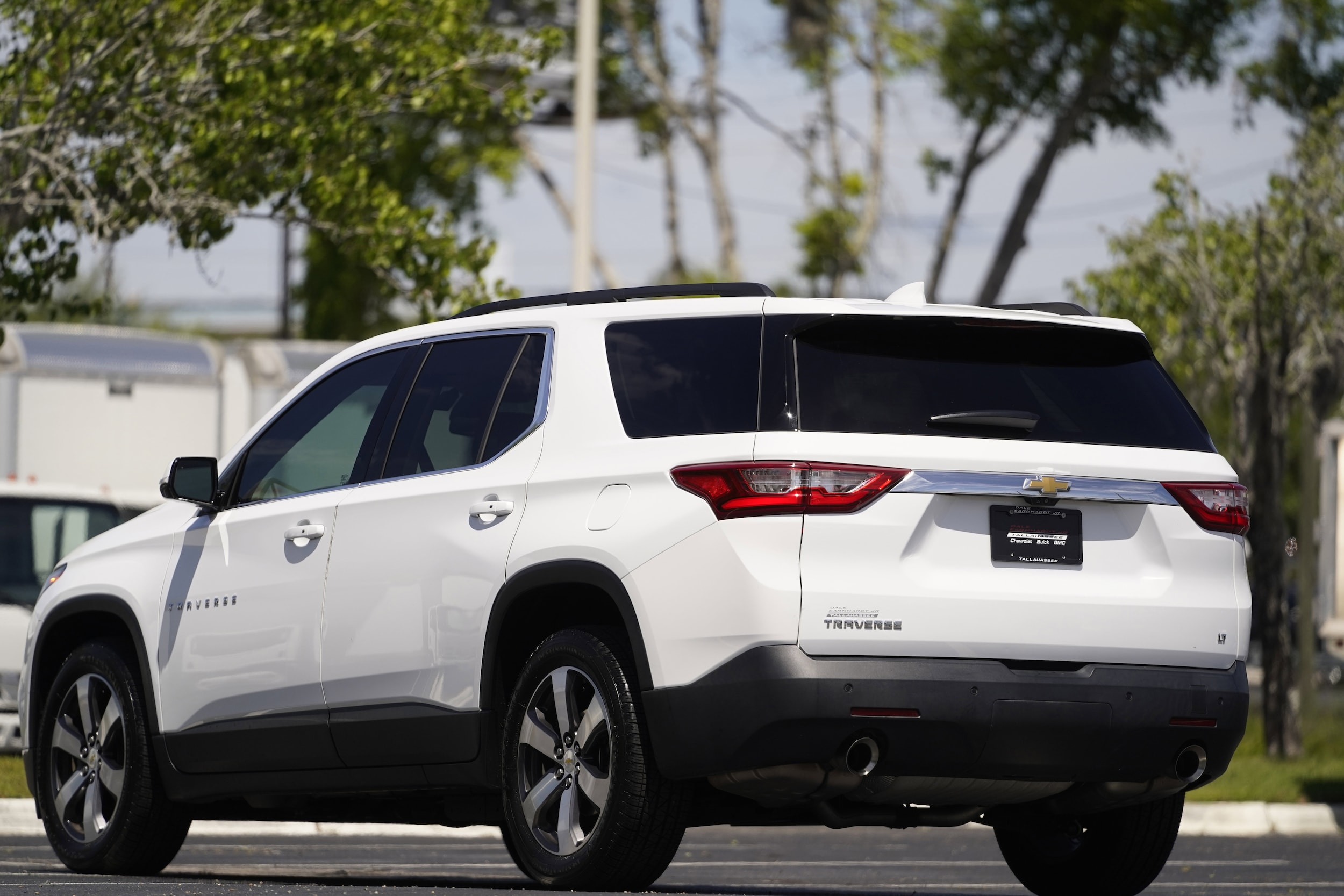 2019 Chevrolet Traverse LT Leather photo 2