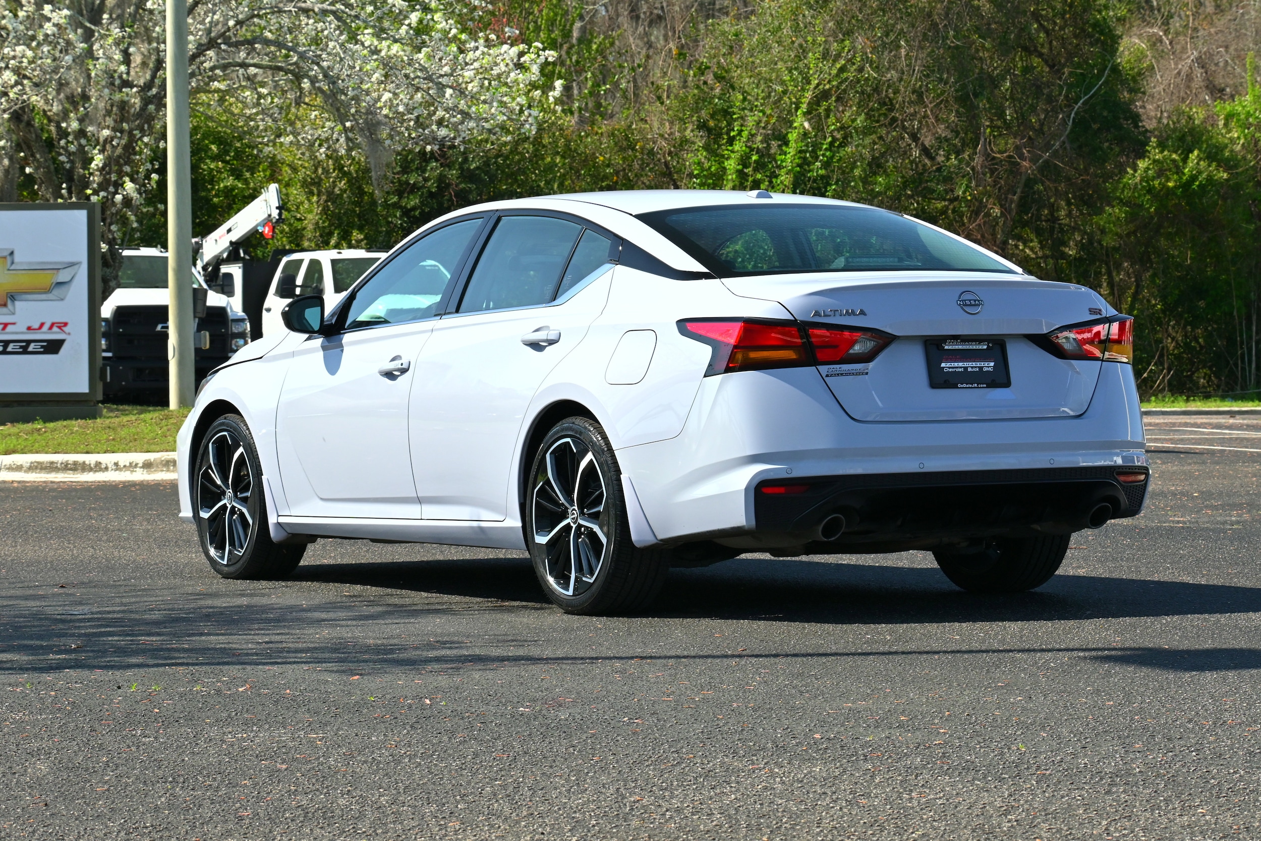 2025 Nissan Altima SR photo 2