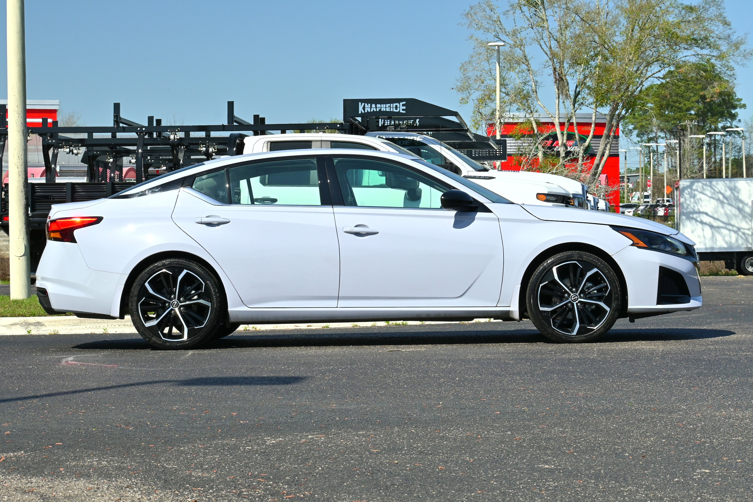 2025 Nissan Altima SR photo 6