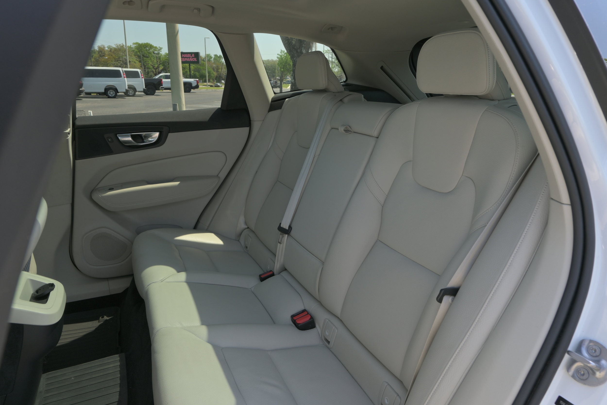 2024 Volvo XC60 Plus Dark Theme photo 3