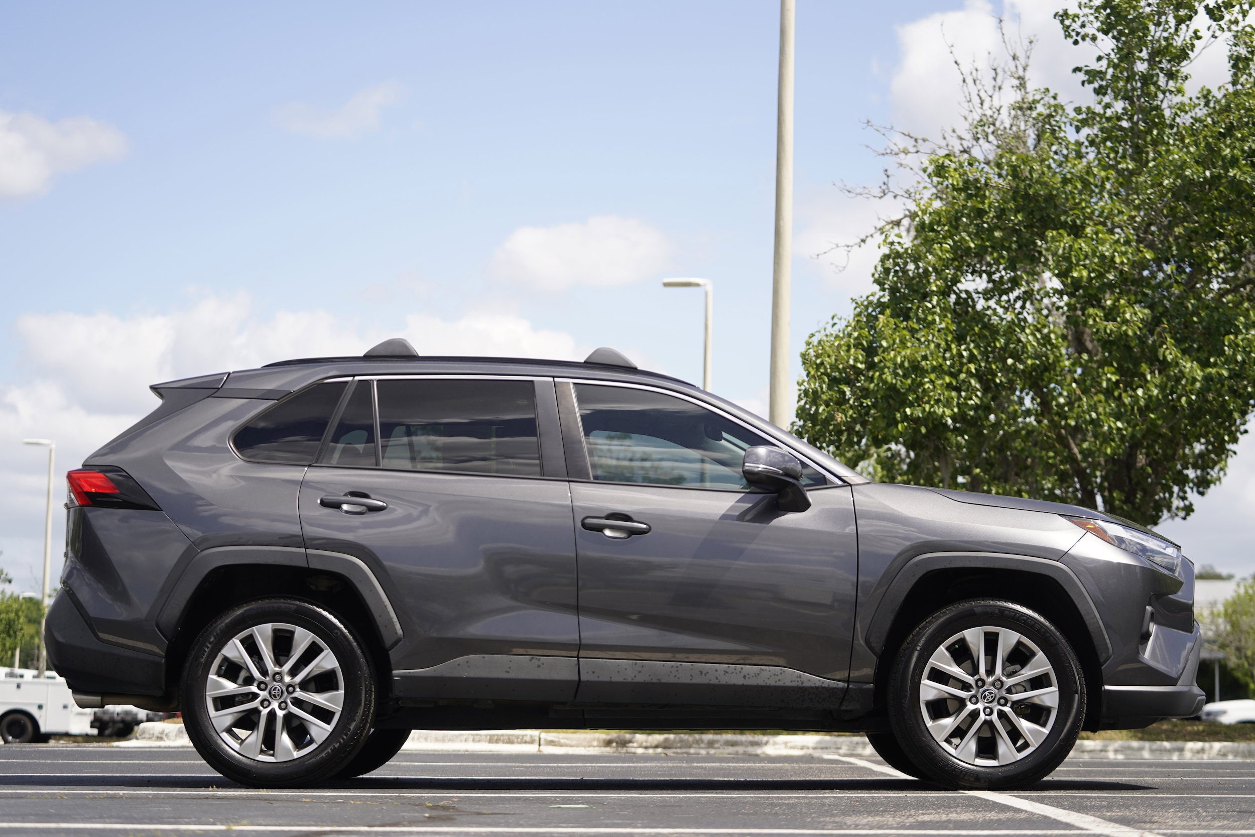 2022 Toyota RAV4 XLE Premium photo 6