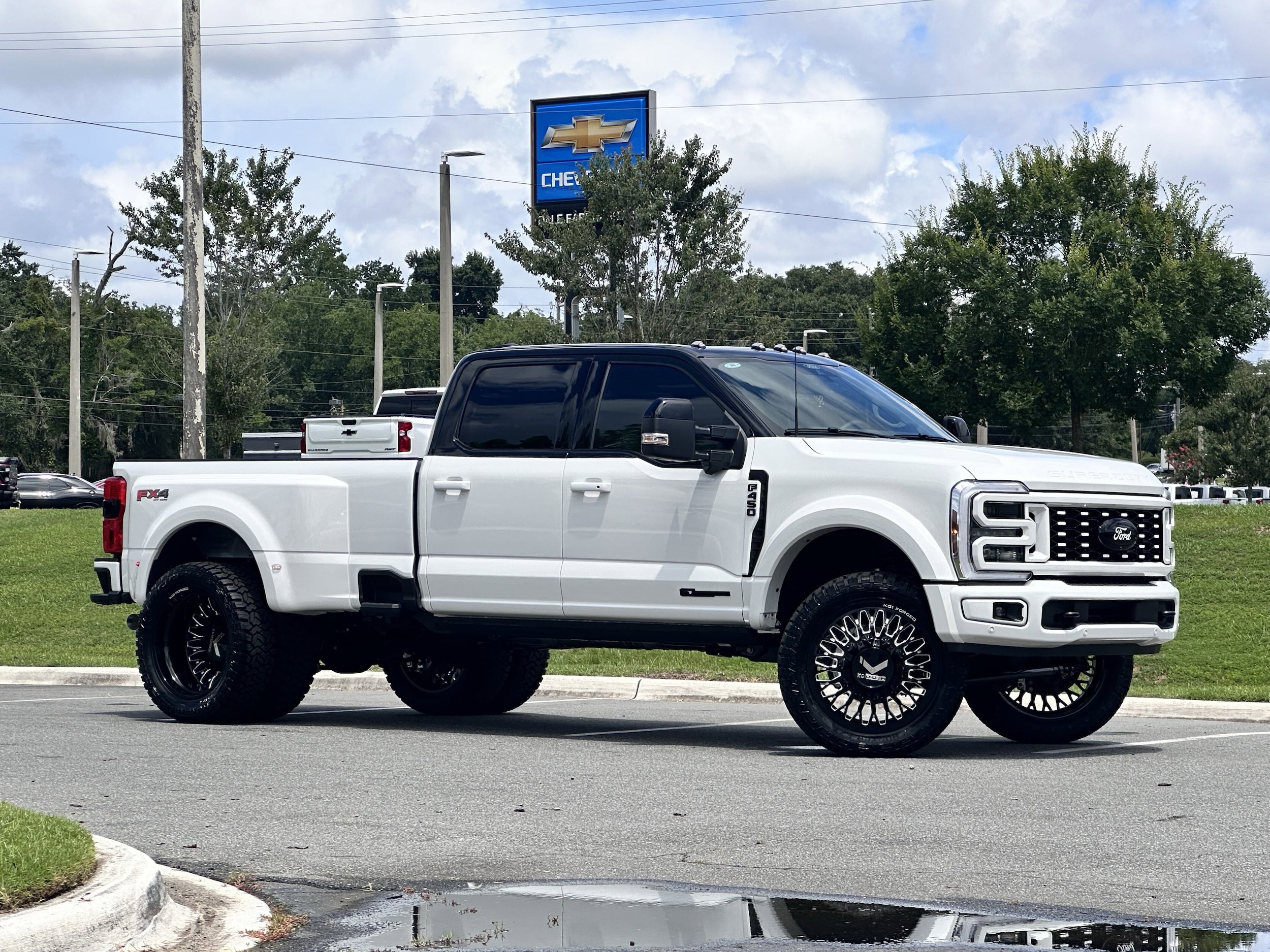 2025 Ford Super Duty F-450 DRW Platinum