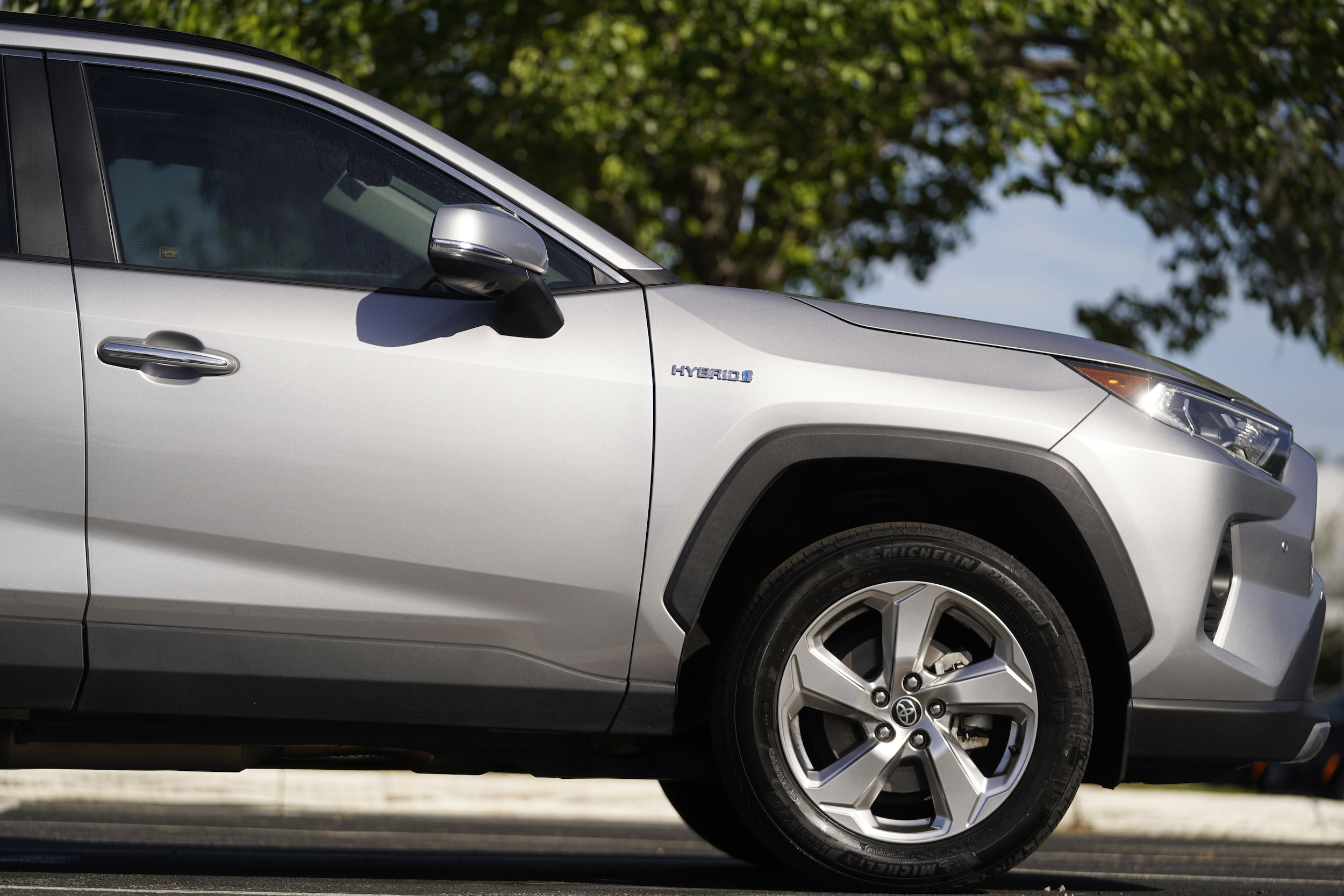 2021 Toyota RAV4 Hybrid Limited photo 4