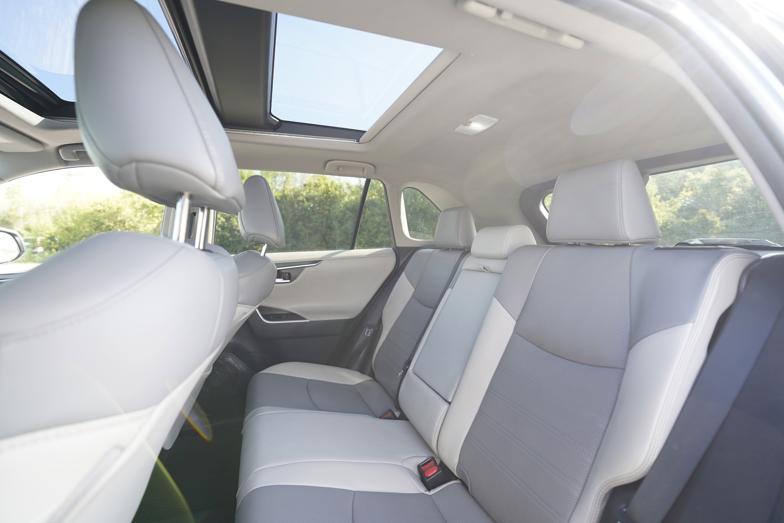 2021 Toyota RAV4 Hybrid Limited photo 3