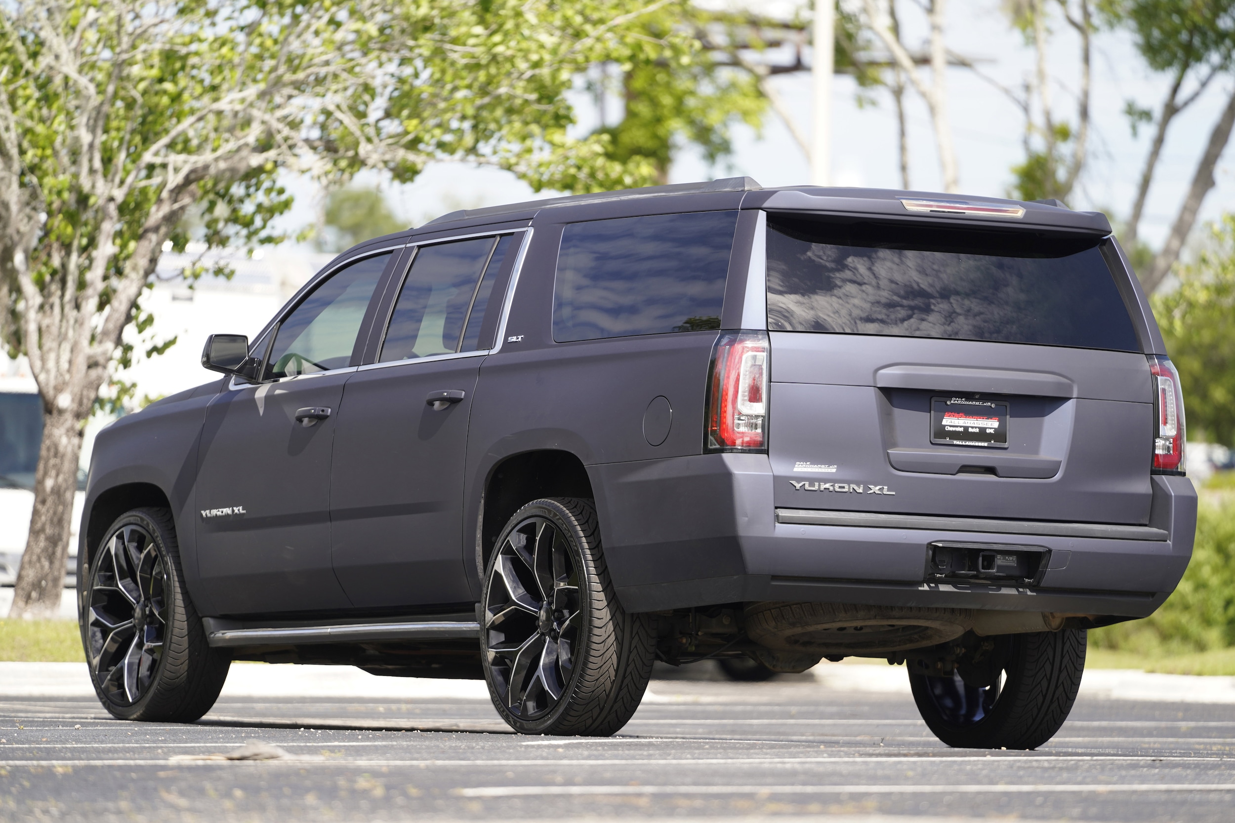 2016 GMC Yukon XL SLT photo 2