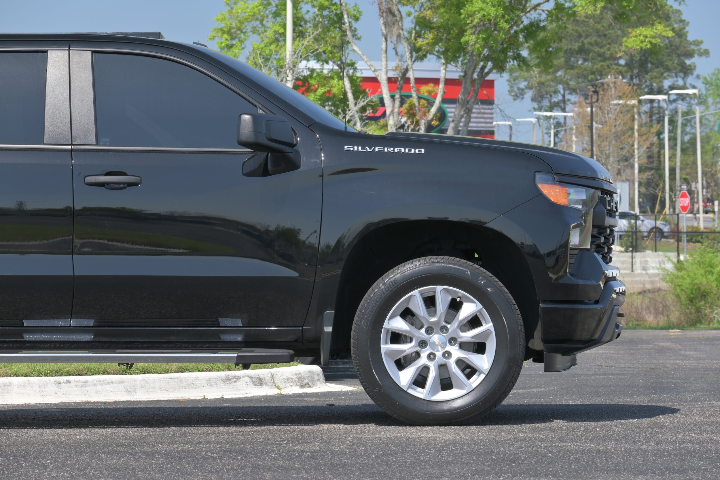 2023 Chevrolet Silverado 1500 Custom photo 4