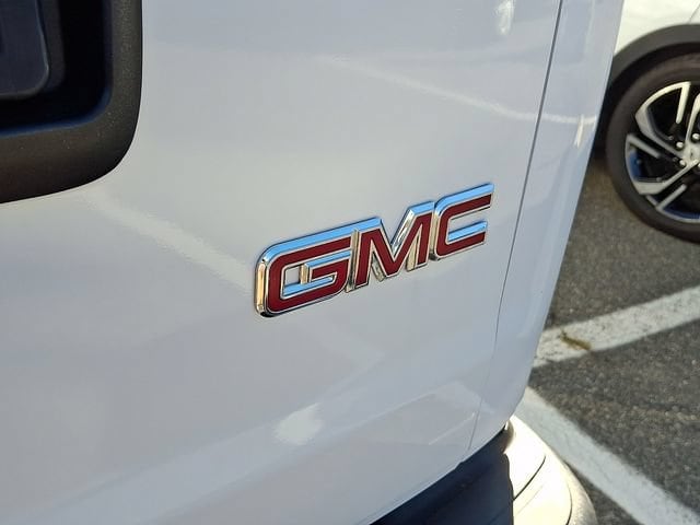 2025 GMC Savana Cargo Work Van - Photo 38