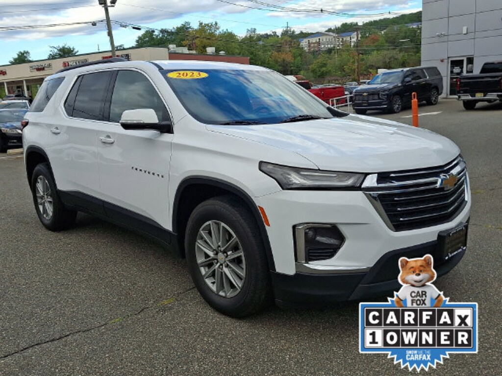 Used 2023 Chevrolet Traverse LT Cloth SUV