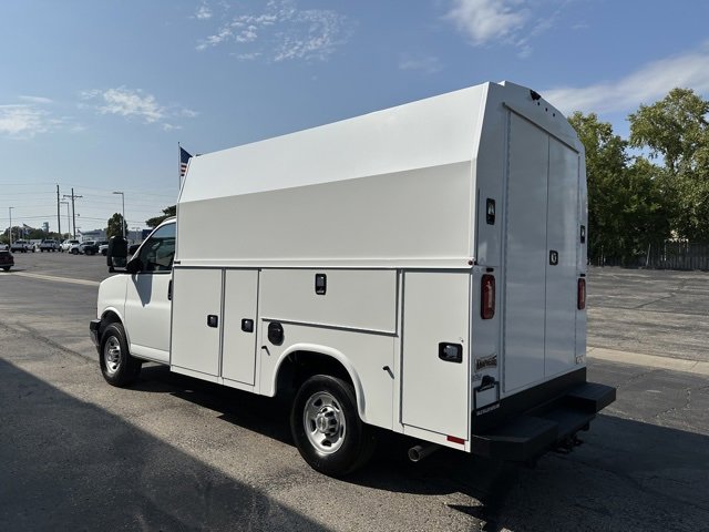 2025 Chevrolet Express Cutaway 3500 photo 3