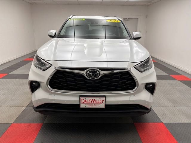 Used 2023 Toyota Highlander Limited with VIN 5TDKDRBH0PS003637 for sale in Kansas City