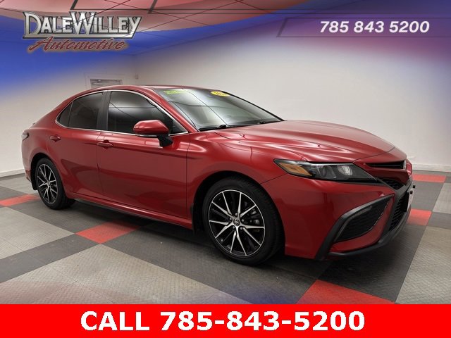 2024 Toyota Camry SE's photo