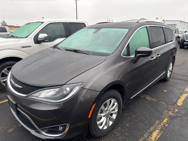 2019 Chrysler Pacifica Touring L's photo
